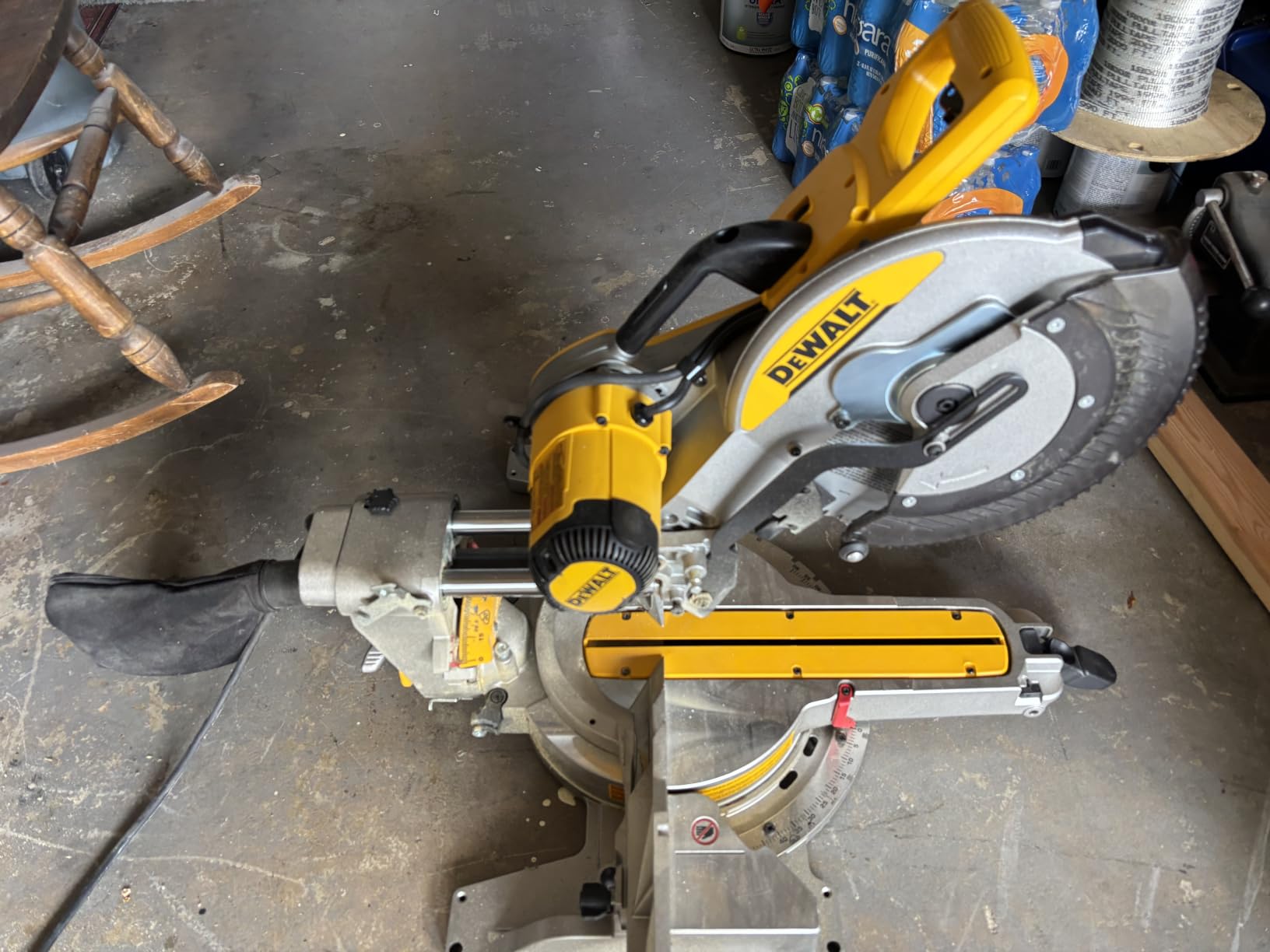 DEWALT Miter Saw, 12-inch Double Bevel Sliding Compound Miter Saw with XPS LED Shadow Light System (DWS780) customer photo 1