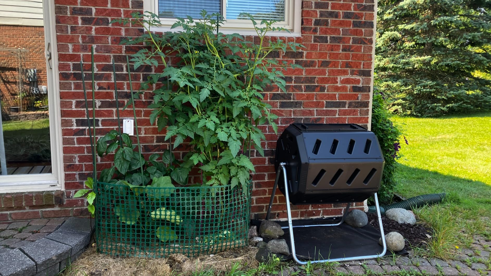 FCMP Outdoor Heavy Duty 37 Gallon 8 Sided Steel Portable Plastic Dual Chamber Tumbling Composter Outdoor Elevated Rotating Garden Compost Bin, Black | 8 Sided Portable Plastic Outdoor Elevated Rotating Garden Compost Bin, Black customer photo 1