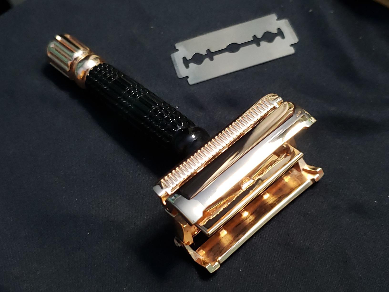 VIKINGS BLADE Double Edge Safety Razor for Men + 5 Swedish Steel Blades + Luxury Case. Smooth, Reusable, Eco-Friendly (The Chieftain) customer photo 1