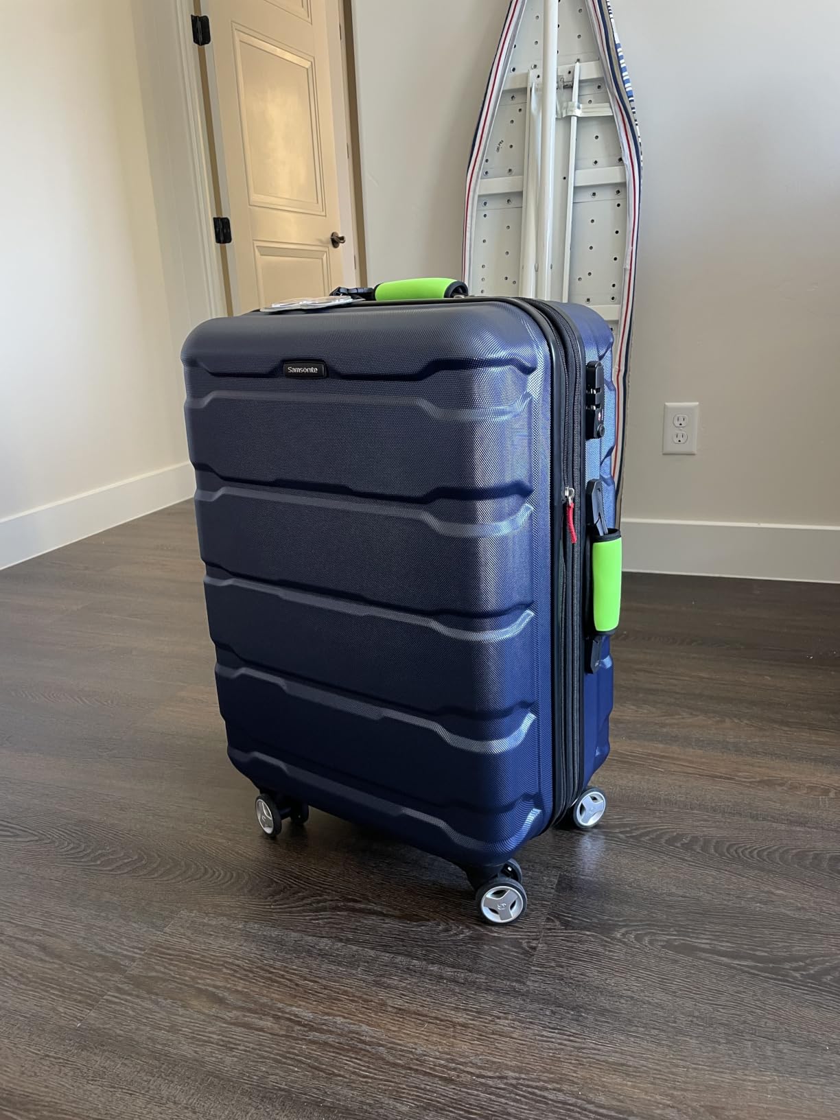 Samsonite Omni PC Hardside Expandable Luggage with Spinner Wheels, Black, Carry-On 20-Inch customer photo 1