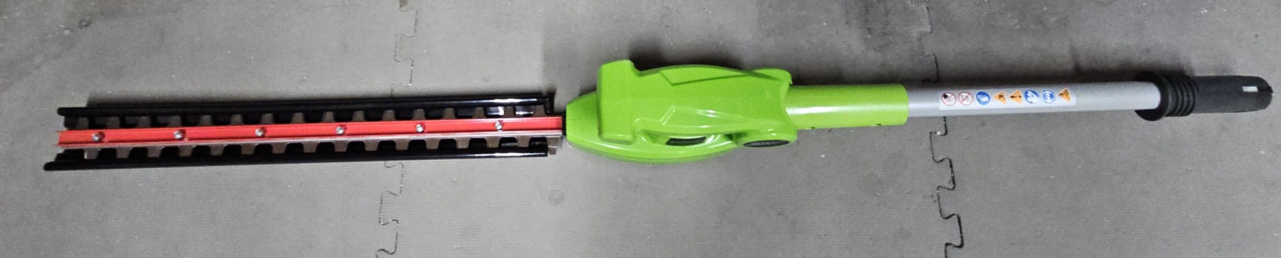 Greenworks 40V 8-inch Cordless Pole Saw with Hedge Trimmer Attachment 2.0Ah Battery and Charger Included customer photo 2