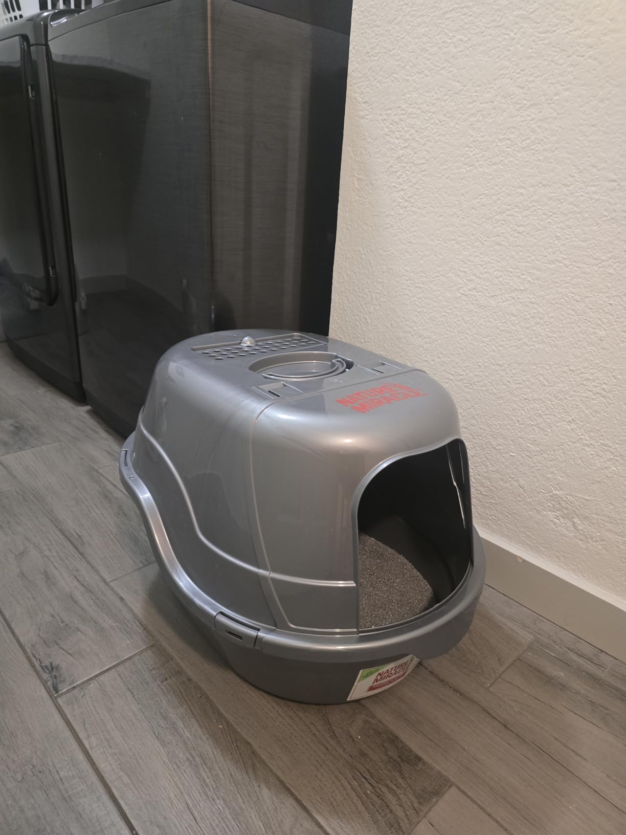 Nature's Miracle Hooded Flip Top Cat Litter Box with Charcoal Filter, Easy to Clean, Non-Stick Surface customer photo 1