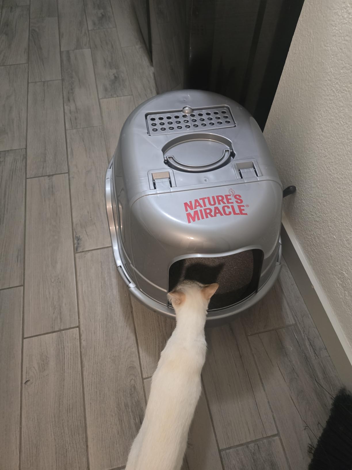 Nature's Miracle Hooded Flip Top Cat Litter Box with Charcoal Filter, Easy to Clean, Non-Stick Surface customer photo 2