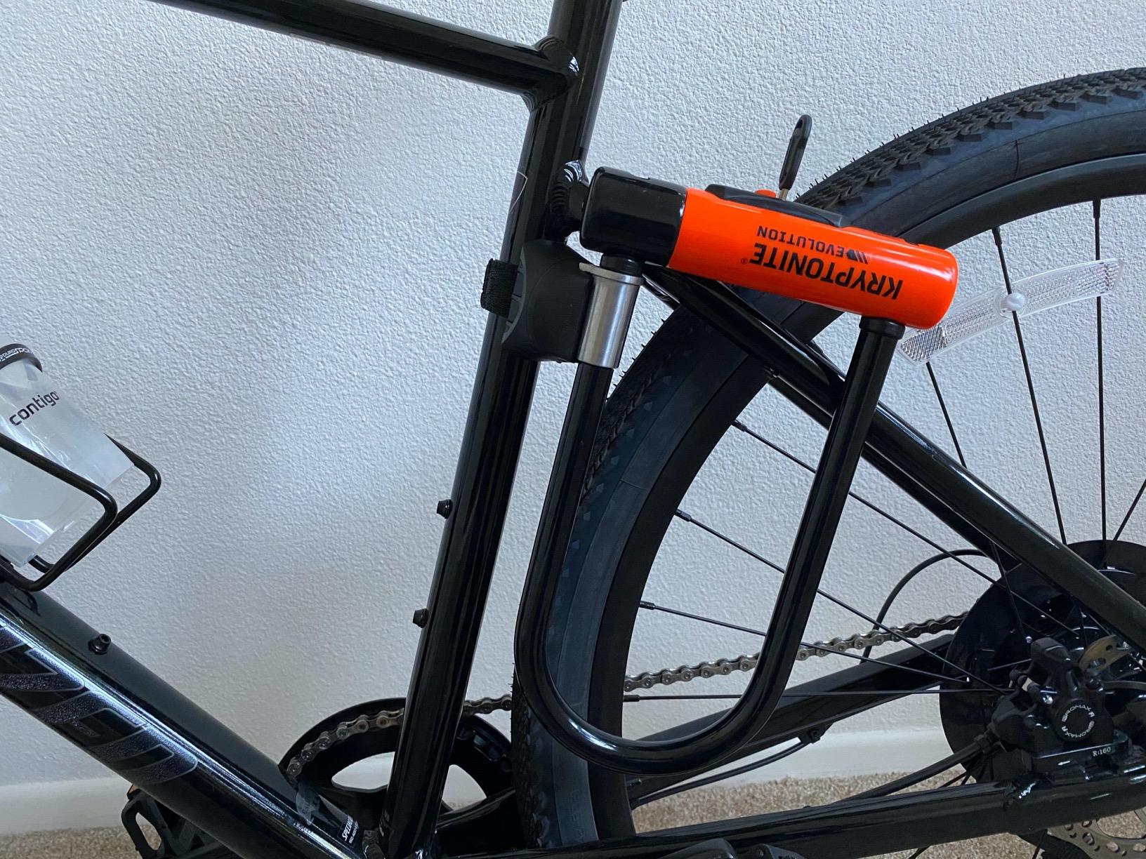 Kryptonite Evolution Standard Bike U-Lock, 14mm Steel Shackle & 3 Keys | High-Security 4x9 in Bicycle Lock with FlexFrame-U Mounting Bracket, Double Deadbolt Design and Pick Resistant Cylinder customer photo 2