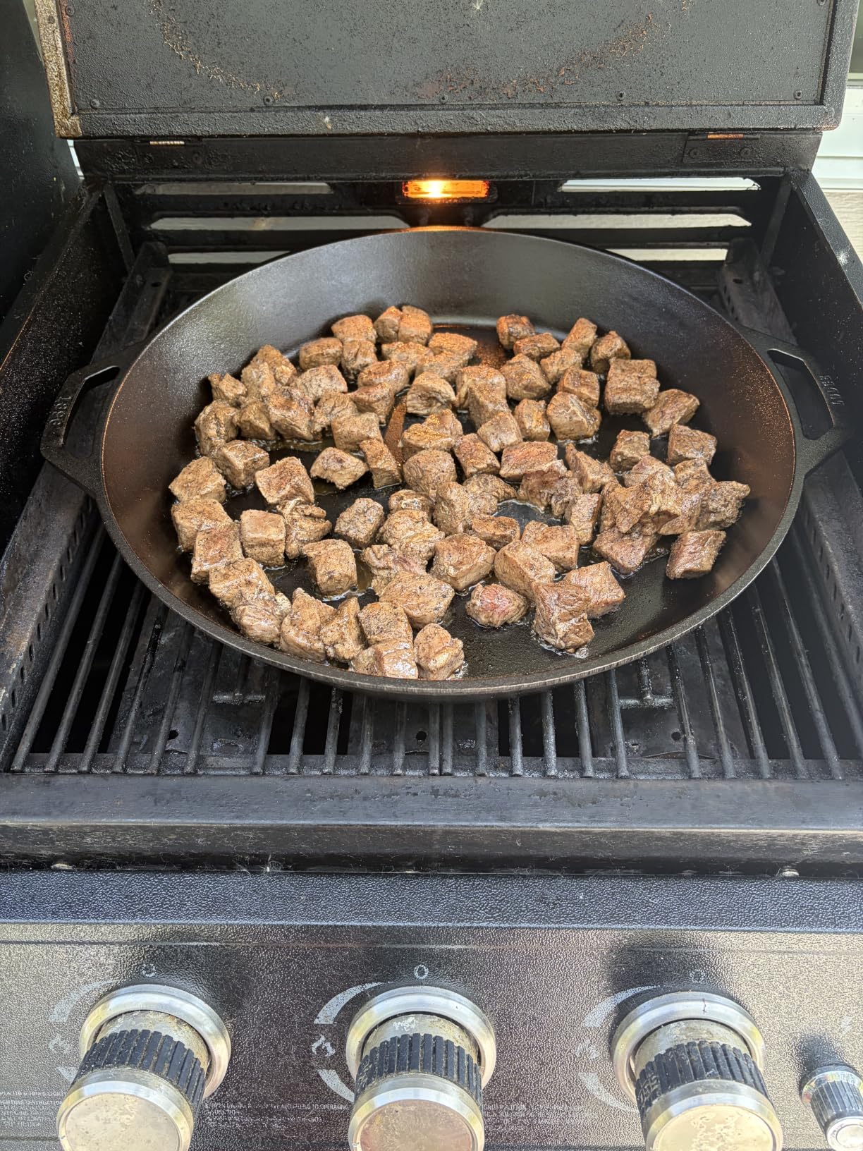 Lodge 10.25 Inch Pre-Seasoned Cast Iron Skillet - Dual Assist Handles - Use in the Oven, on the Stove, on the Grill, or Over a Campfire - Black customer photo 2