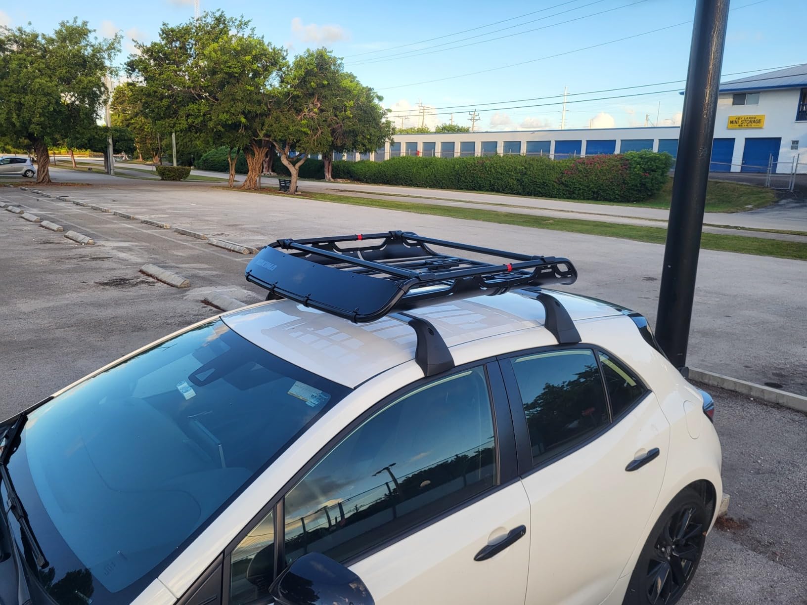 Yakima OffGrid Cargo Basket Steel Rooftop Carrier, Medium Size - Vehicle Roof Rack with Fairing, Quick Release Mount, and Universal Fit for Cars, SUVs, and Trucks customer photo 1