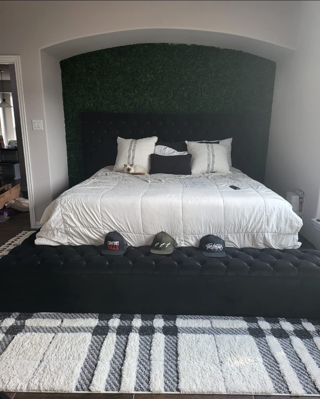 Meridian Furniture Bliss Collection Modern | Contemporary Velvet Upholstered Bed with Deep Button Tufting and Storage Compartments in Rails and Footboard, Black, King customer photo 2