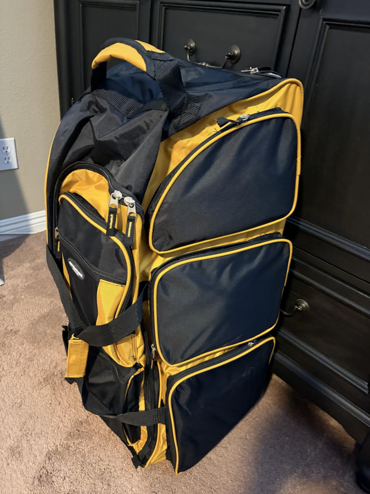 Xpedition 30 Inch Multi-Pocket Upright Rolling Duffel Bag customer photo 2