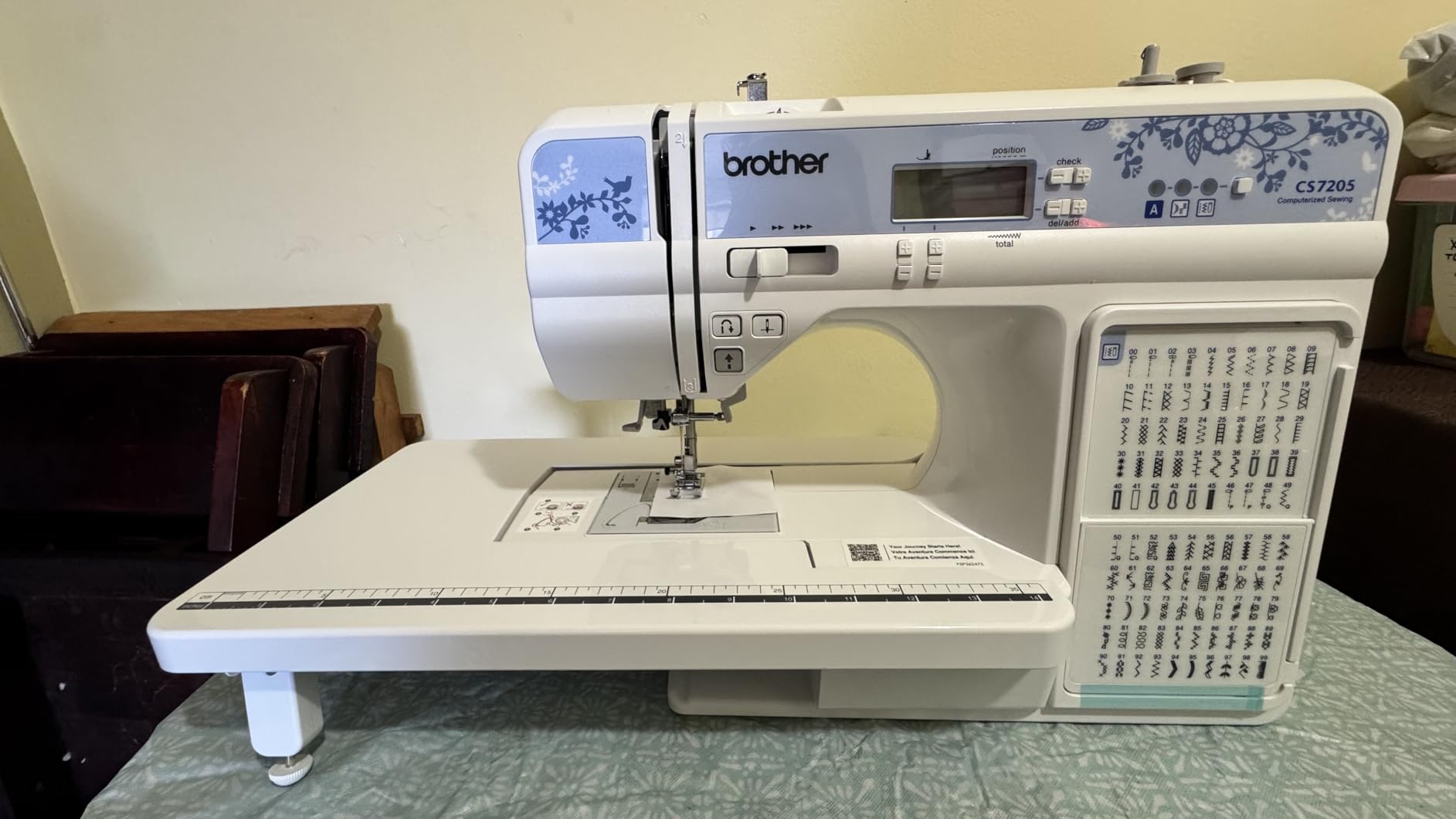 Brother CS7205 Computerized Sewing and Quilting Machine, 205 Built-in Stitches, 8 One-Step Buttonholes, Auto Needle Threader, 11 Accessory Feet, Wide Table customer photo 1