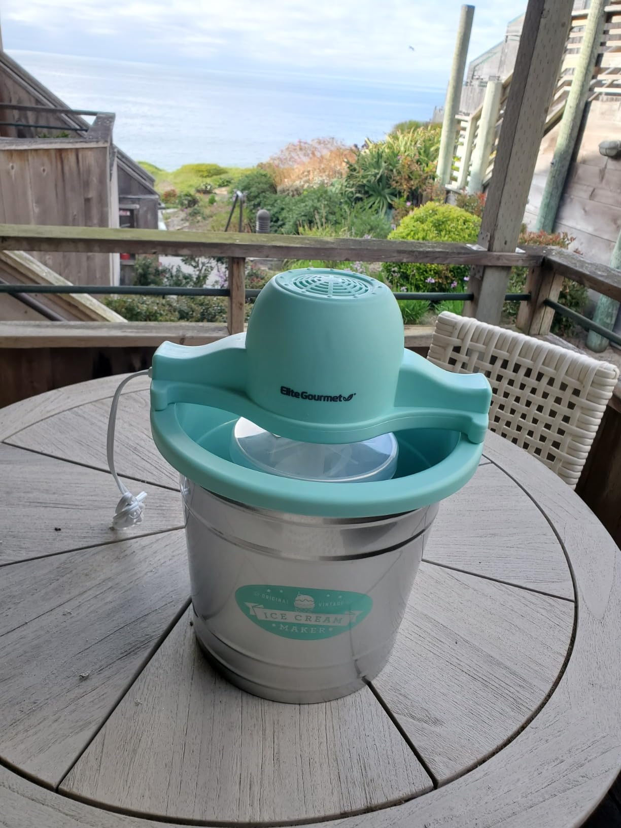 Elite Gourmet EIM-924L 4Qt Old Fashioned Wood Bucket Ice Cream Maker, Pine | Electric vintage Appalachian design with leak-proof liner - uses ice and rock salt to churn homemade ice cream in minutes customer photo 2