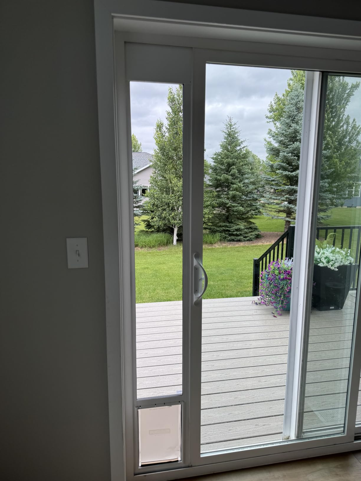 PetSafe Sliding Glass Pet Door, 1 Piece, XL Dogs to 220 lb, White customer photo 2
