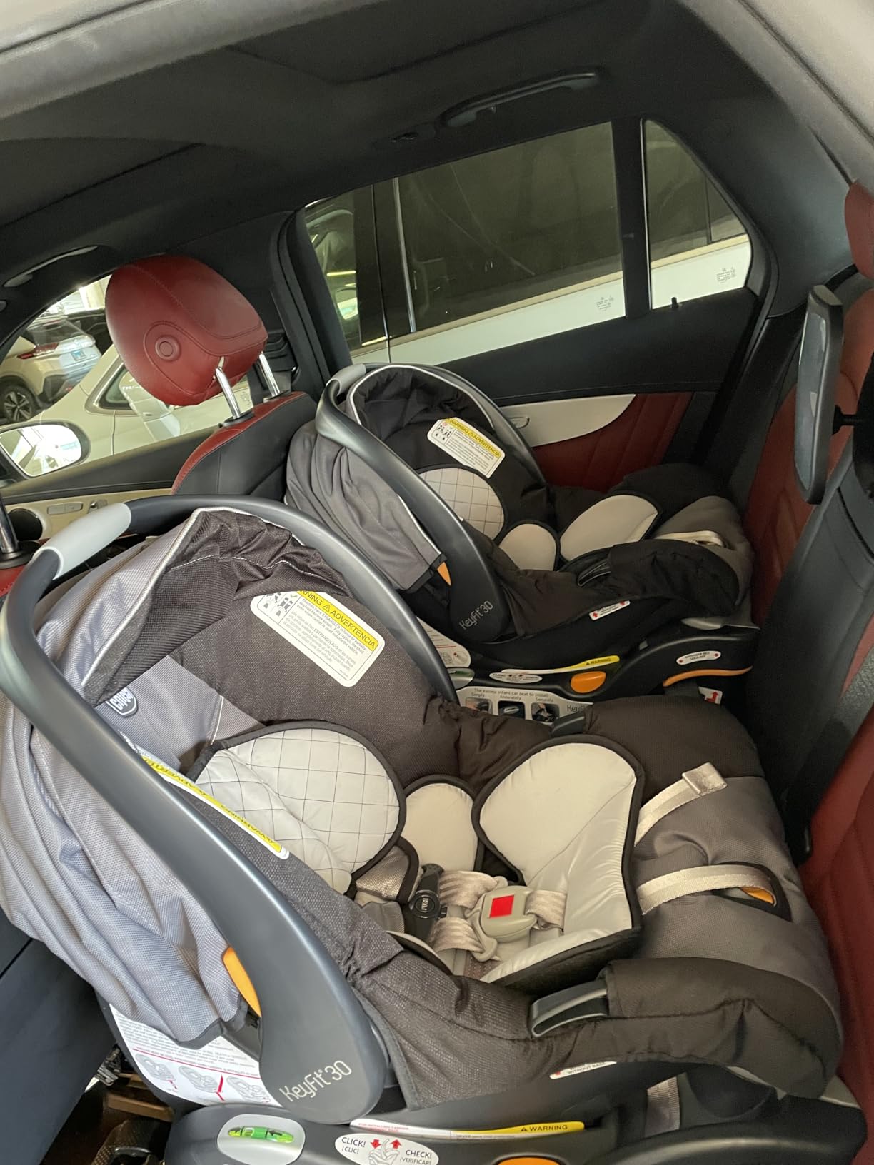 Chicco KeyFit Infant Car Seat and Base, Rear-Facing, 4-30 lbs | Encore color, infant car seat insert for newborns included, 5-point harness customer photo 1