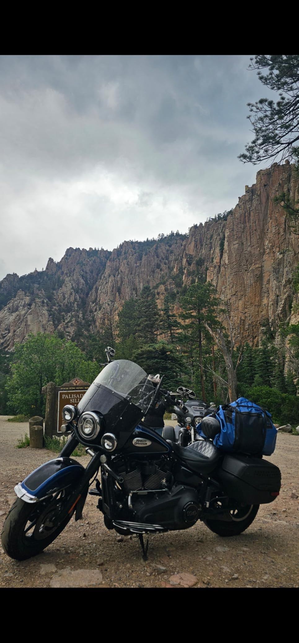 Earth Pak Waterproof Duffel Bag - Heavy Duty Motorcycle Dry Bag with Large Storage Space Perfect for Traveling, Camping, Kayaking, Fishing & Canoeing Bag 50L/70L/90L/120L Sizes customer photo 1