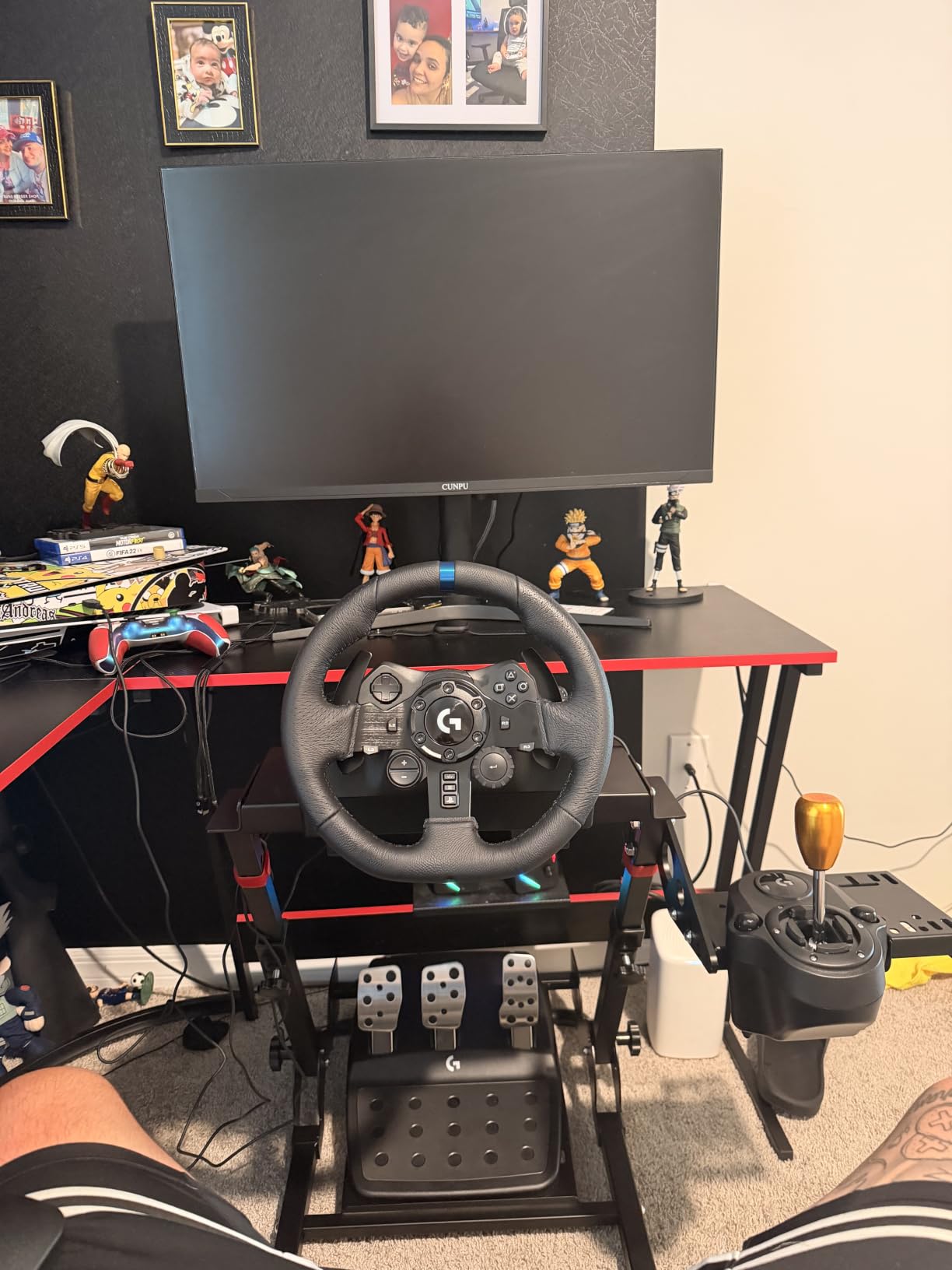 Logitech G923 Racing Wheel and Pedals, TRUEFORCE up to 1000 Hz Force Feedback, Gaming Steering Wheel PS5, PS4, PC, Mac, Genuine Leather - Black customer photo 1