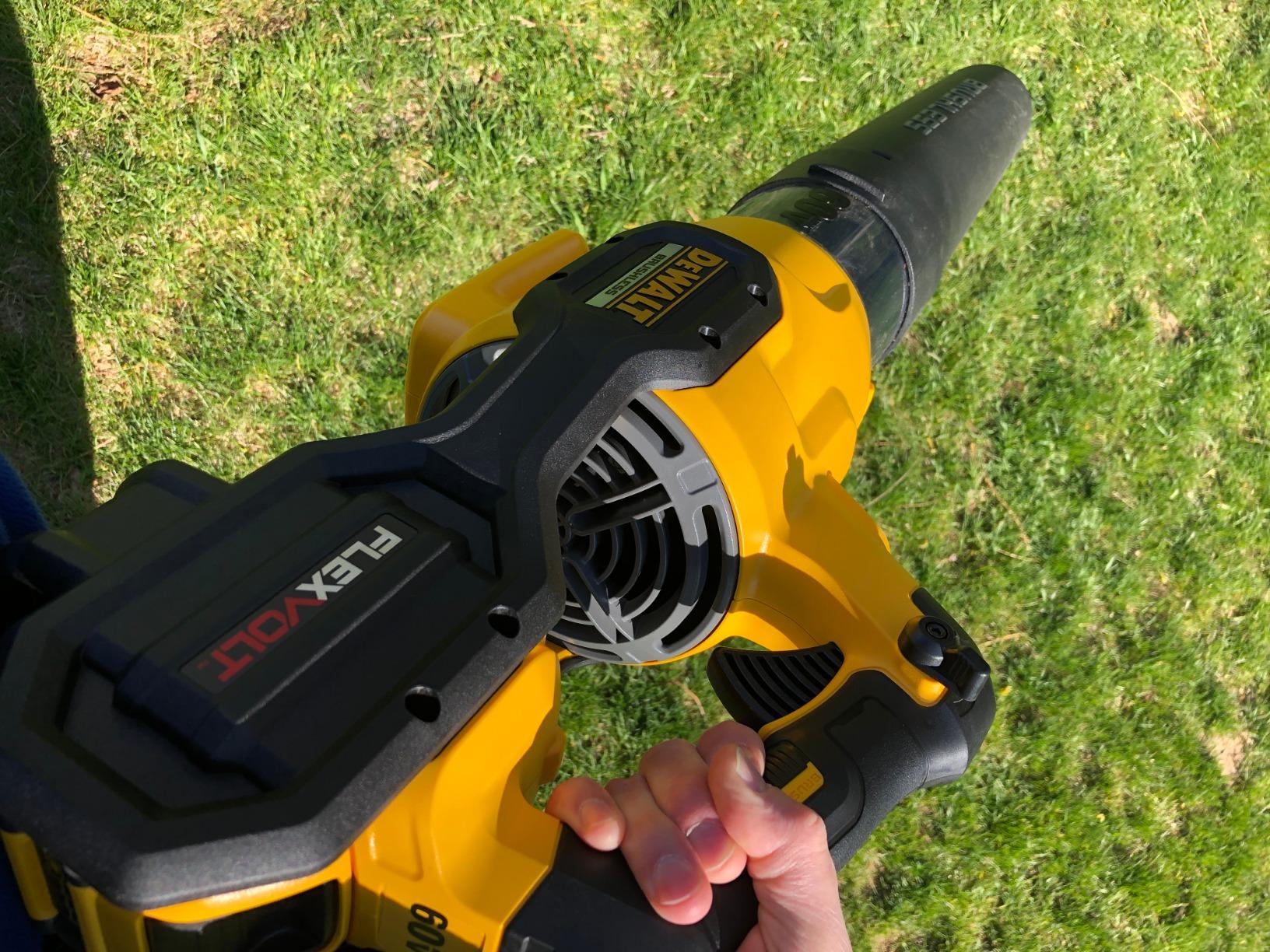 DeWalt 60V MAX Brushless Axial Handheld Blower, 600 CFM, Kit - DCBL772X1 customer photo 2