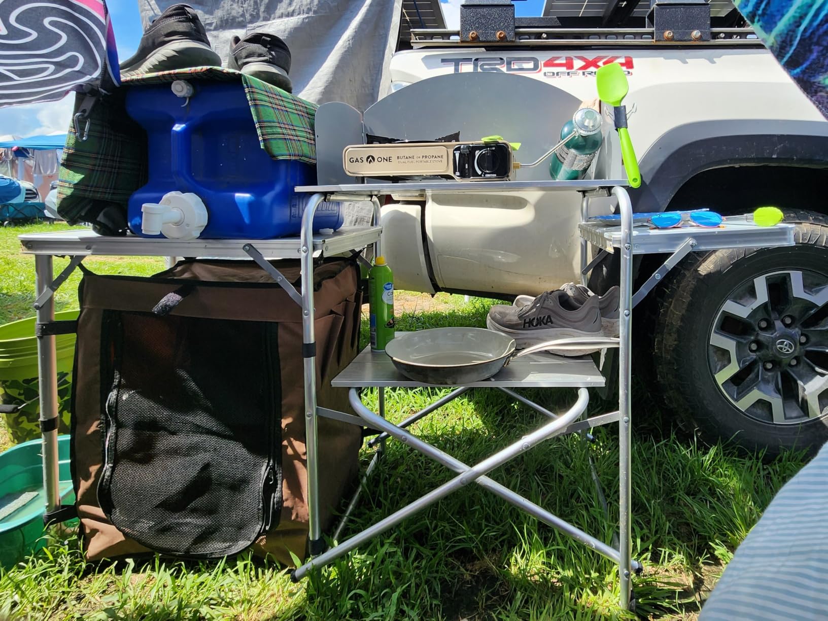VEVOR Camping Kitchen Table, Aluminum Portable Folding Camp Cook Station with Windscreen, Cupboard, Storage Organizer, Carrying Bag, Quick Installation for Outdoor Picnic Beach BBQ RV Traveling, Brown customer photo 1