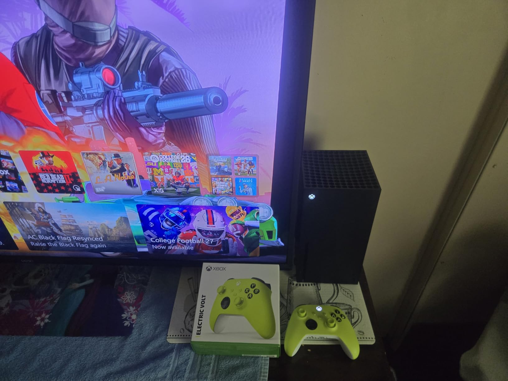 Xbox Wireless Gaming Controller | Electric Volt | Console, PC, & Cloud Devices | Textured Grip | Wireless, Bluetooth, USB-C Connectivity customer photo 1