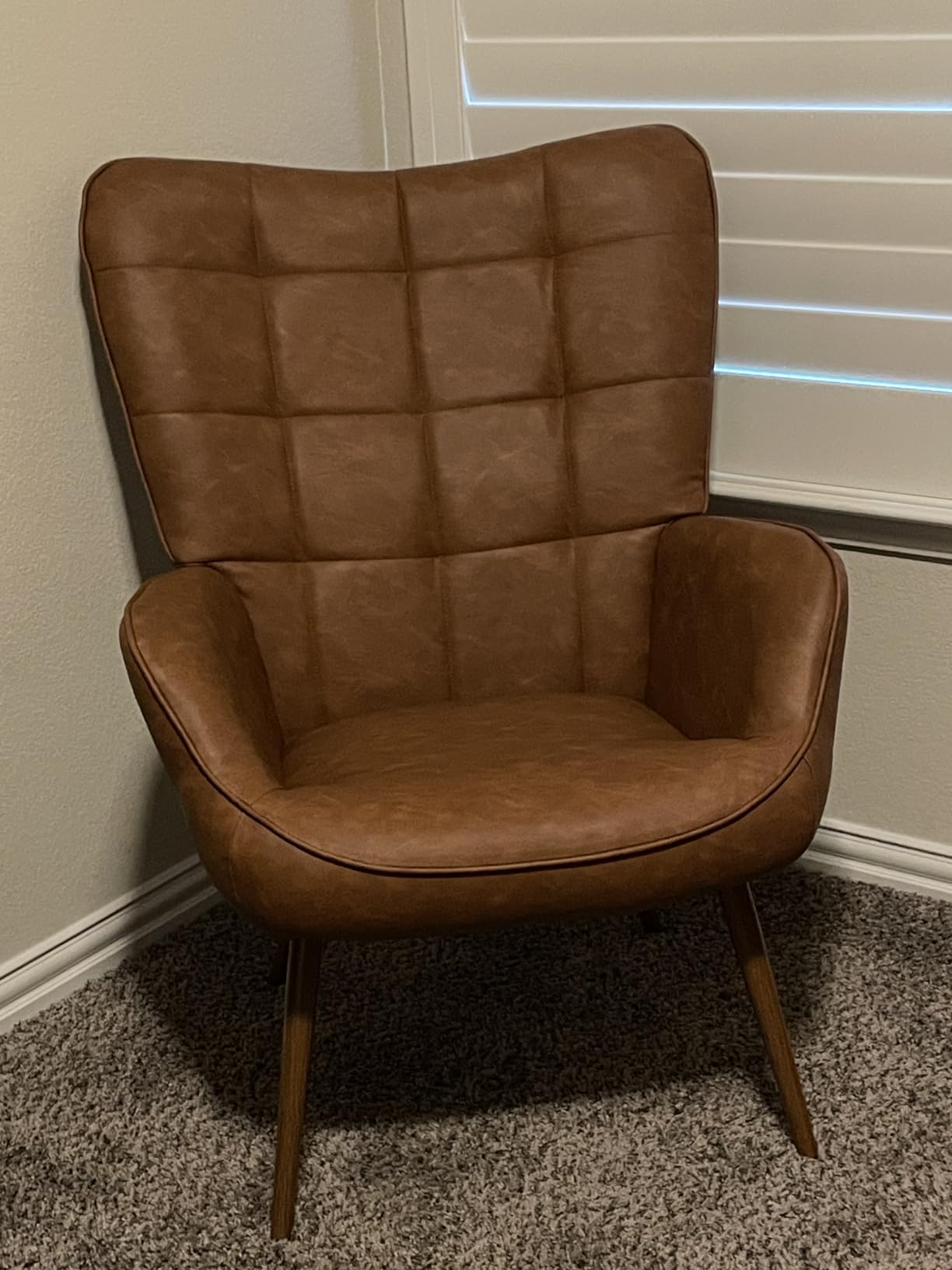 Yaheetech Faux Leather Accent Chair for Living Room Retro Brown | Tufted High Back Chair, Modern Armchair with Tapered Metal Legs customer photo 1