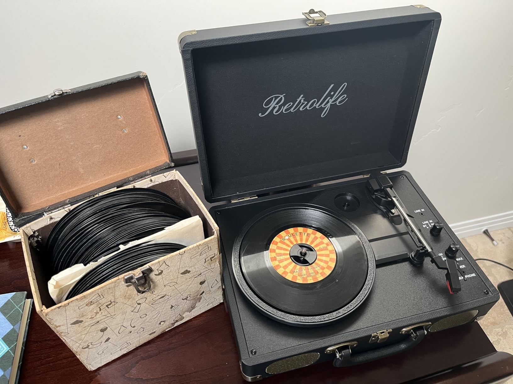 Retrolife Vinyl Record Player 3-Speed Bluetooth Suitcase Player customer photo 1
