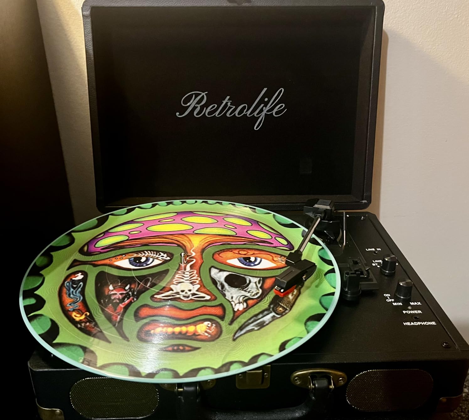 Retrolife Vinyl Record Player 3-Speed Bluetooth Suitcase Player customer photo 2