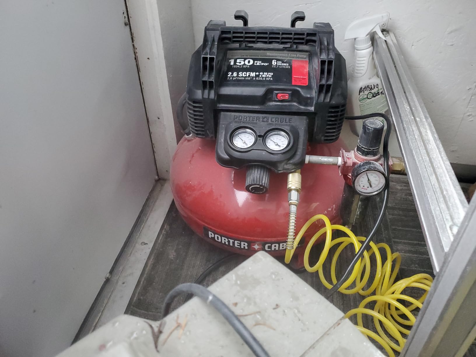 PORTER-CABLE Portable Pancake Air Compressor, 6 Gallon, 150 Max PSI | Oil-Free Maintenance-Free Pump, Wood Working, Roofing, Home, Jobsite, 2.6 CFM @ 90 PSI customer photo 1