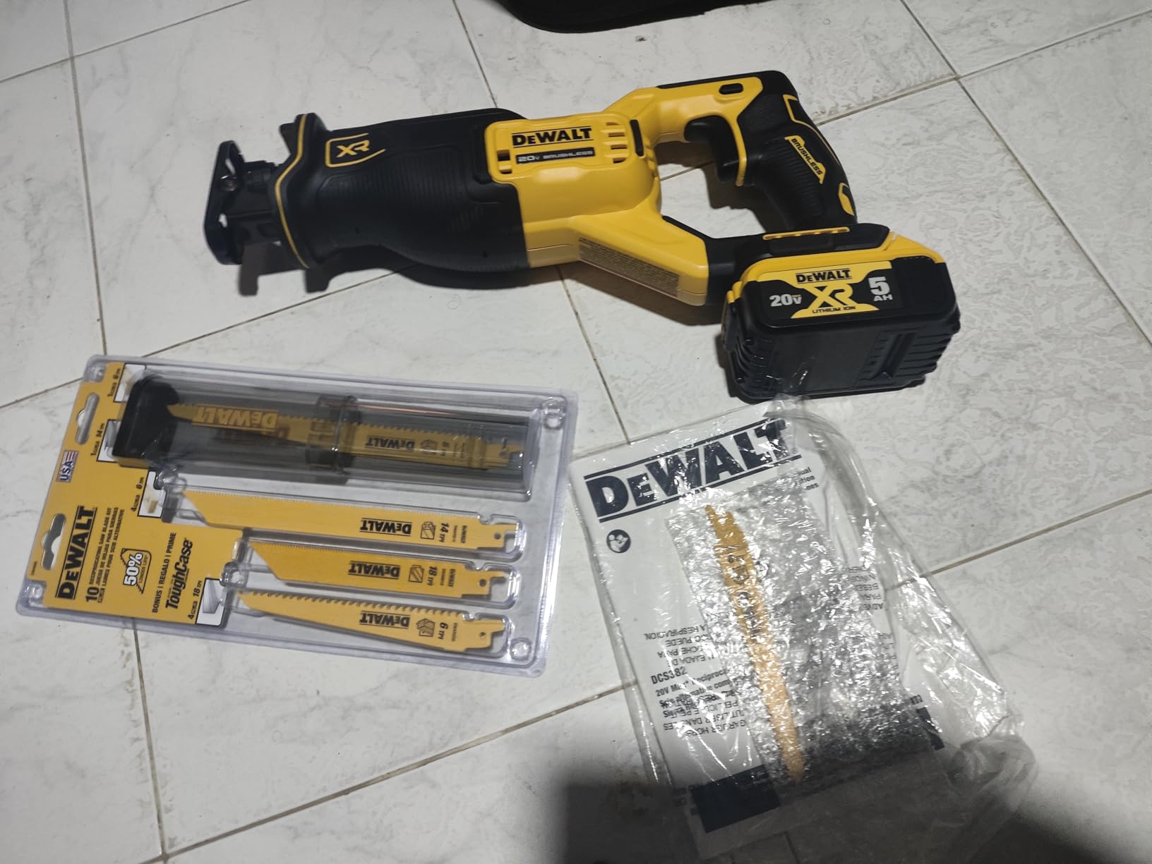 DEWALT 20V MAX Reciprocating Saw, Cordless, 2-Finger Variable Trigger, Keyless Blade Clamp, Tool Only (DCS382B) customer photo 2
