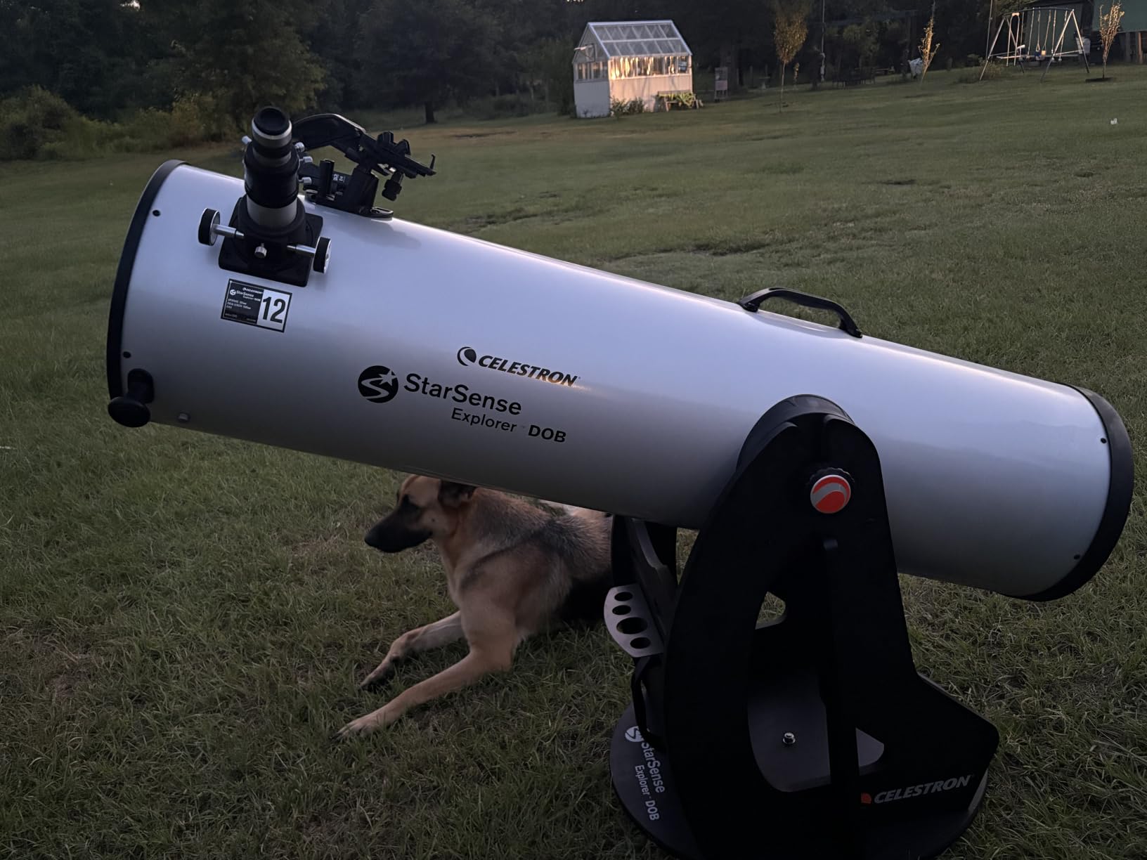 Celestron StarSense Explorer 8-inch App-Enabled Telescope - 203mm Dobsonian with Smartphone Dock & StarSense App - iPhone & Android Compatible - Easy-to-Use for Beginners | App-Enabled Starsense Dock and App, 203mm Aperture, 1200mm F/5.9, 2 Crayford Focuser, 25mm Plossl Eyepiece customer photo 1