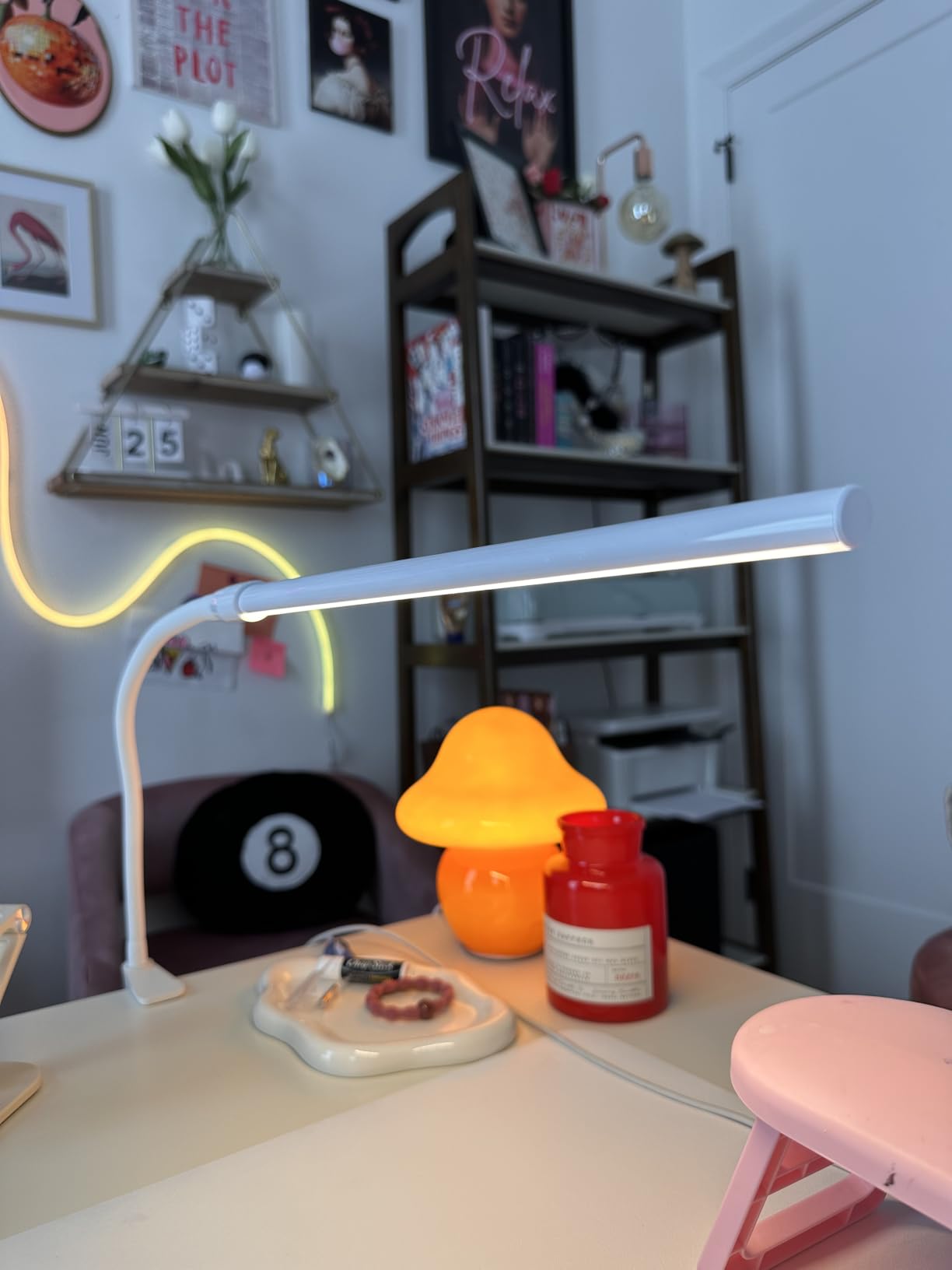 Lepro Small Desk Lamp with Clamp, LED Reading Lamps with 450LM, 3 Color Modes 10 Brightness, Dimmable USB Clip on Desk Light with Gooseneck Swing Arm for Nail, Home Office and Dorm (White) customer photo 1