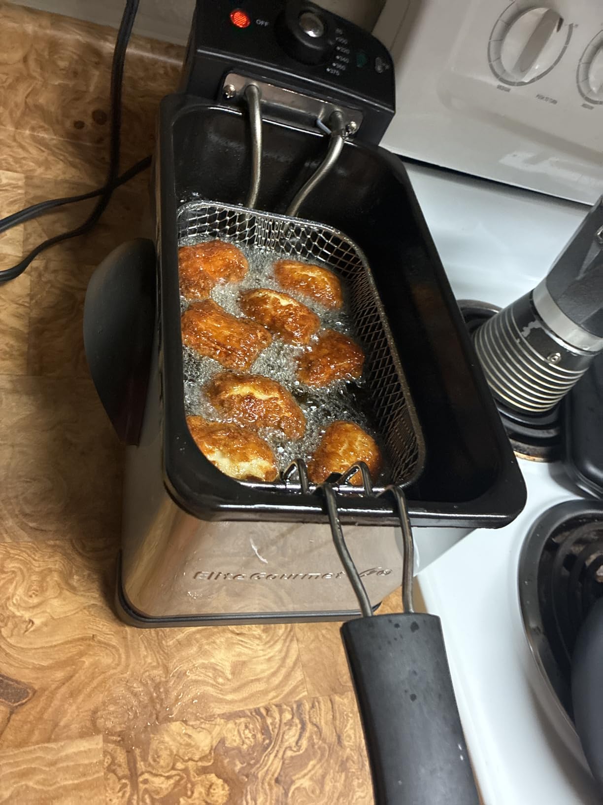 Elite Gourmet EDF2100 Immersion Deep Fryer, Removable Basket, 2 Qt, Adjustable Temperature, Viewing Window Lid, Odor Free Filter, 8.2 Cup Capacity, Great for Crispy Fries & Fried Foods customer photo 1