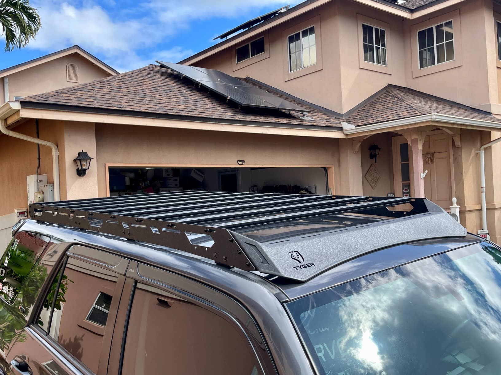 Tyger Auto Platform Style Roof Rack Compatible with 2010-2024 Toyota 4Runner | Cargo Storage Carrier for Outdoors Gear| Paintable Accent Inserts to Color Match | TG-RR1T33668 customer photo 1