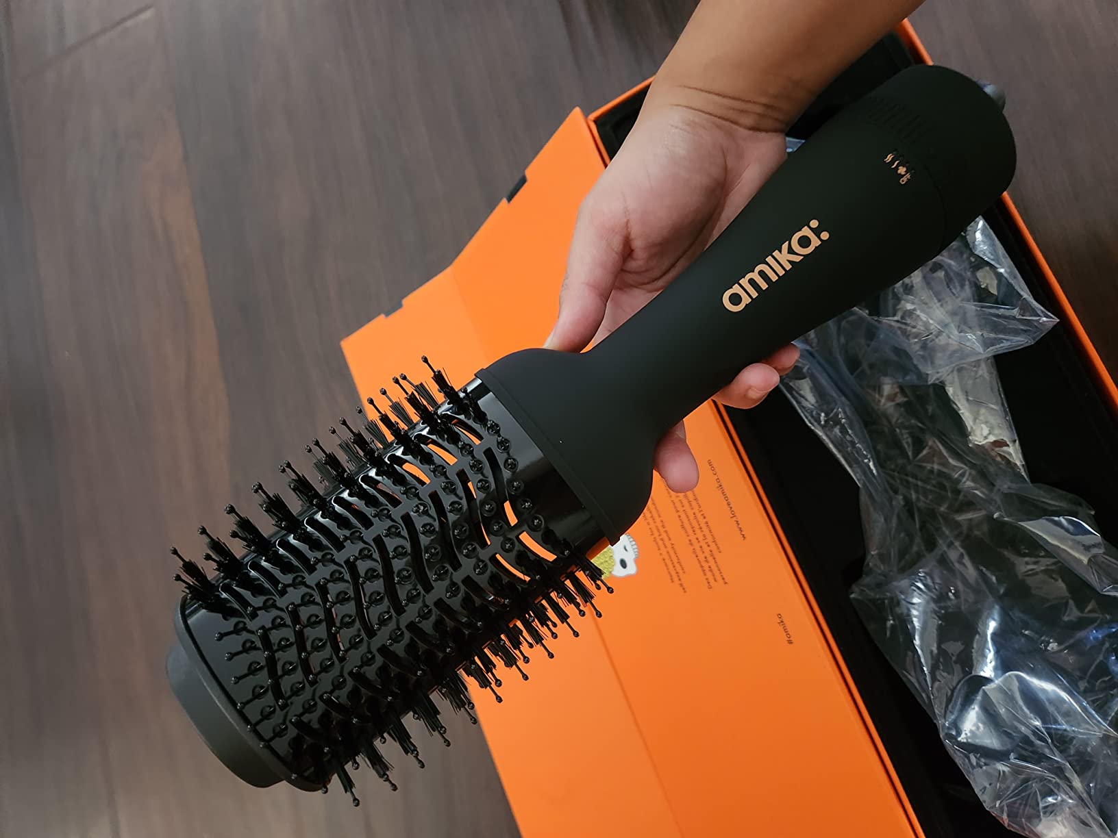amika Hair Blow Dryer Brush 2.0 customer photo 2