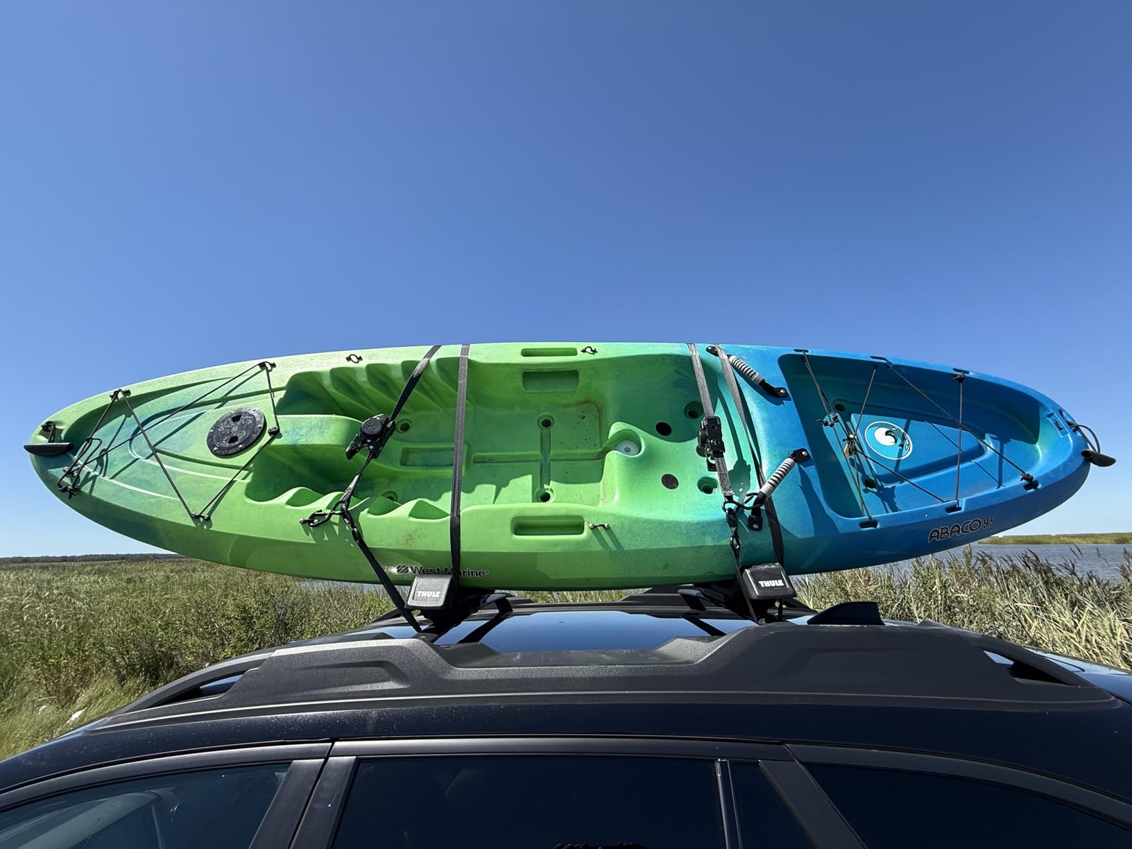 Thule Hull-a-Port XTR - Kayak j-style roof rack - Carry up to 2 kayaks - Folds flat - Pre-assembled - Locks to roof rack - Universal mounting up to 80.5mm wide load bars customer photo 1