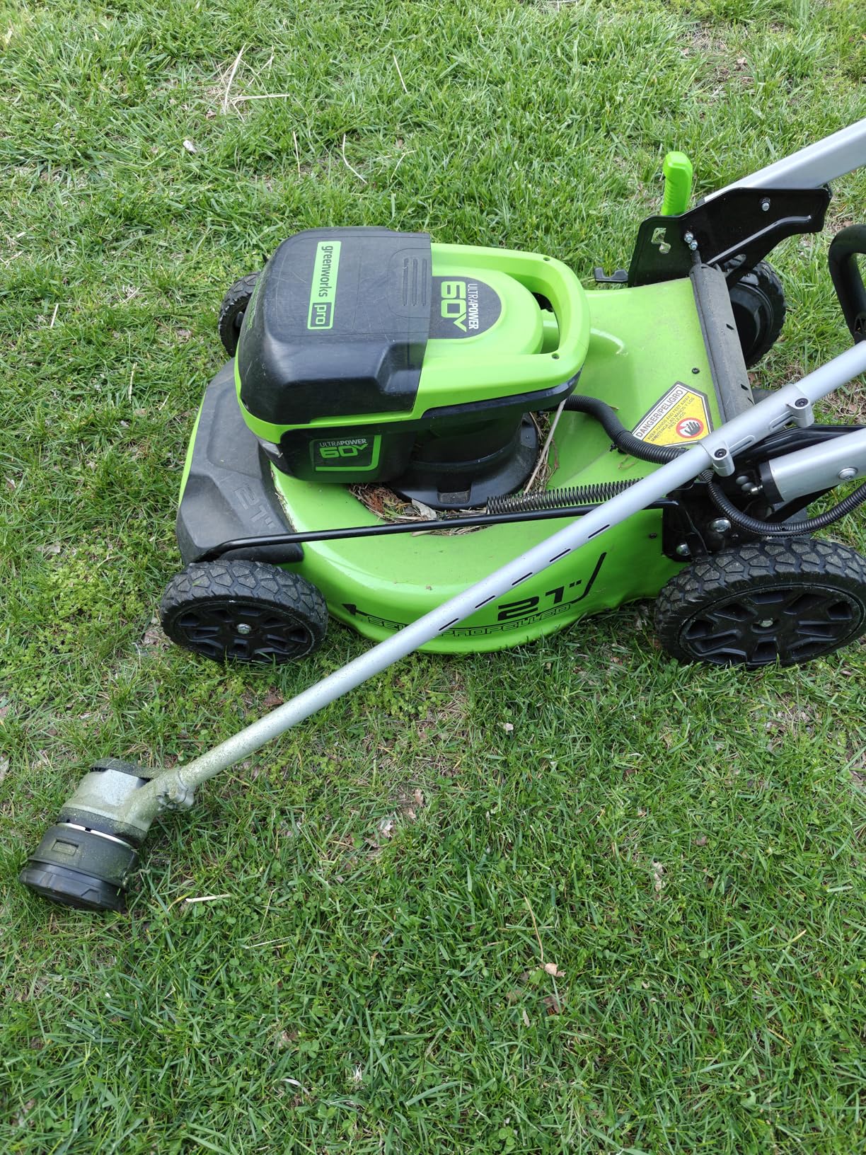 Greenworks 60V 16 Inch Brushless Cordless String Trimmer, Weed Wacker/Weed Eater with 2.5Ah Battery & Charger, Load N' Go Bump Feed, 53min Runtime, 26cc Gas Equivalent, 4 Year Warranty customer photo 1