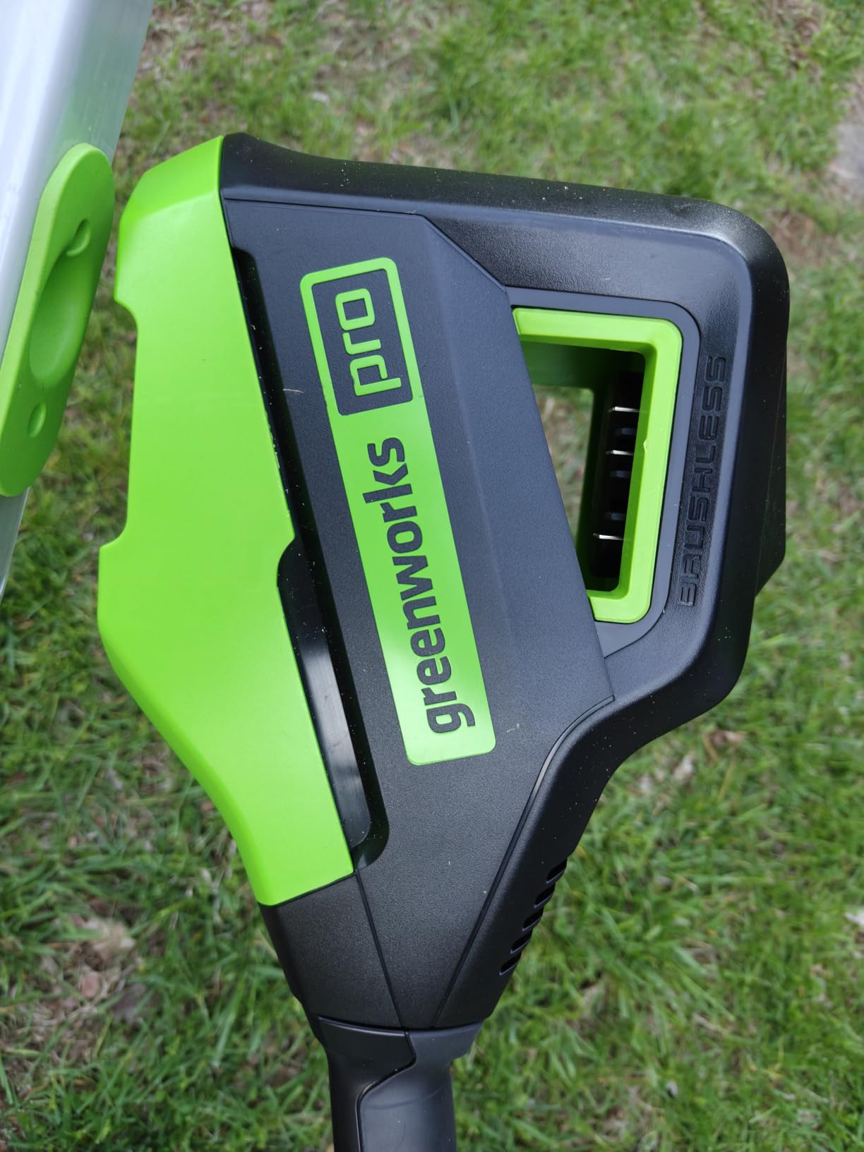 Greenworks 60V 16 Inch Brushless Cordless String Trimmer, Weed Wacker/Weed Eater with 2.5Ah Battery & Charger, Load N' Go Bump Feed, 53min Runtime, 26cc Gas Equivalent, 4 Year Warranty customer photo 2