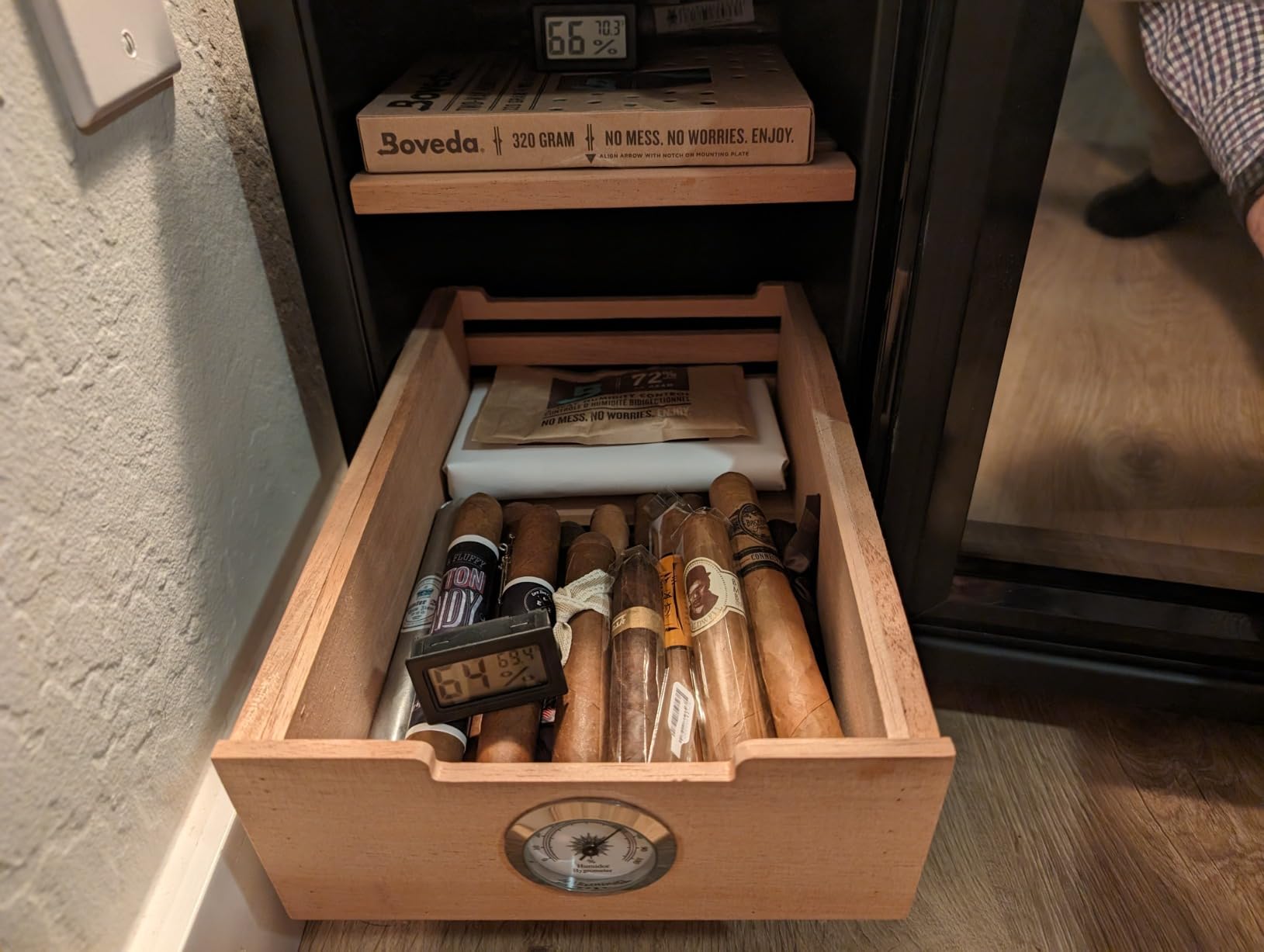 KingChii 23L Electric Cigar Humidors with Temperature Control System, Cigar Cabinet with Spanish Cedar Wood Shelves & Hygrometer, Gifts for Men (3 Layers 150 Capacity) customer photo 2