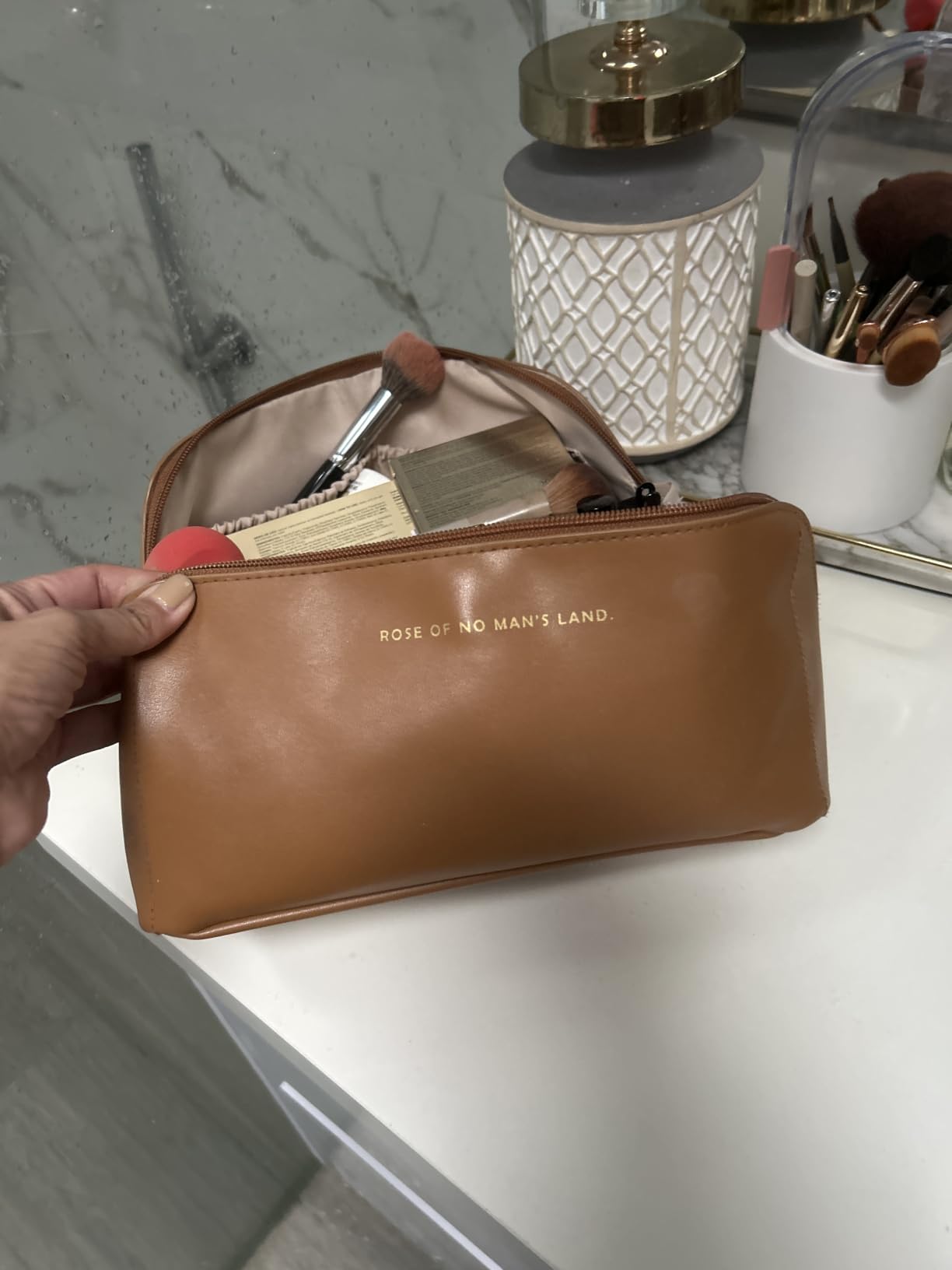 EACHY Travel Makeup Bag, Large Capacity Cosmetic Bag for Women, Waterproof PU Leather, Flat Open Portable Toiletry Bag for Skincare, Brushes & Travel Essentials customer photo 1