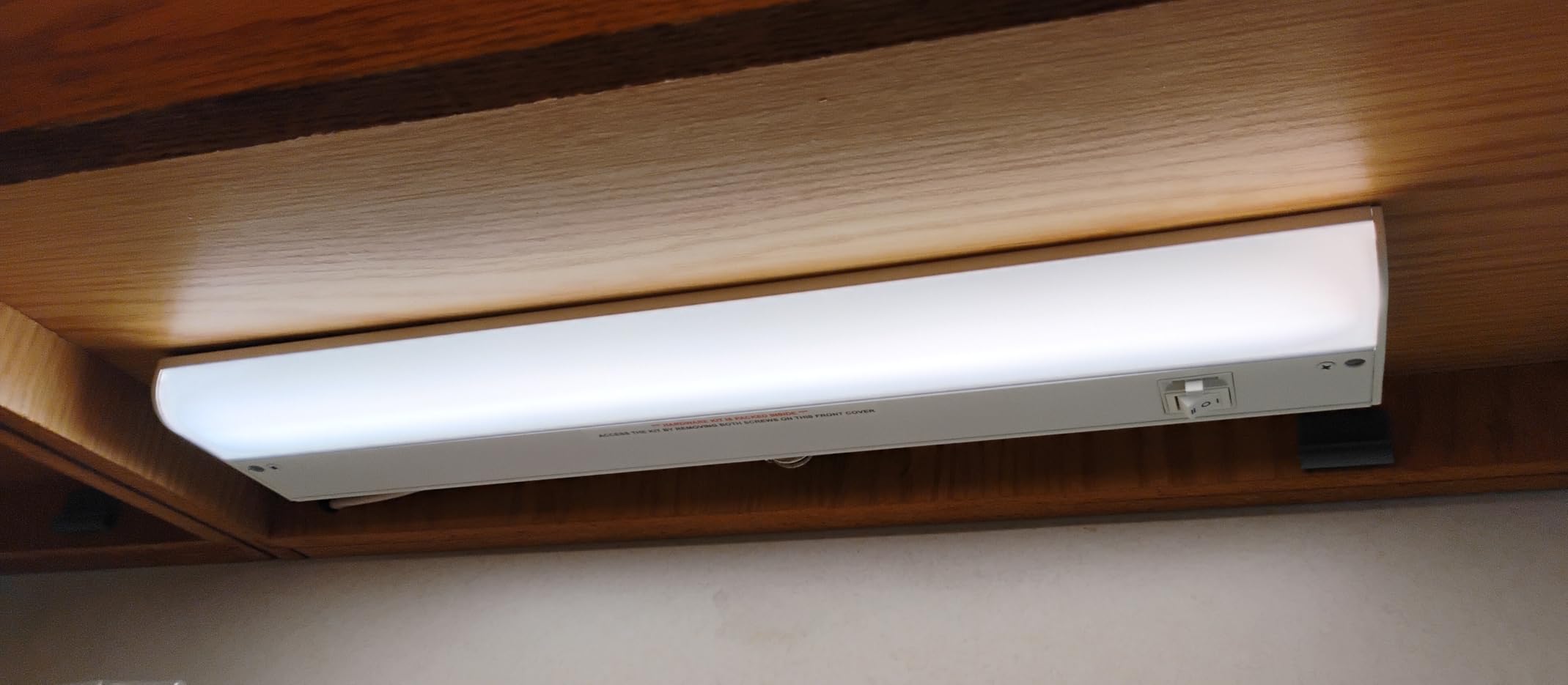 GETINLIGHT 30-Inch Hardwired Only LED Under Cabinet Light, 3-CCT Selectable | Choose from 3000K, 4000K, or 5000K. Dimmable with a matte white finish. ETL Listed. Model: IN-0201-14-WH-345K customer photo 2