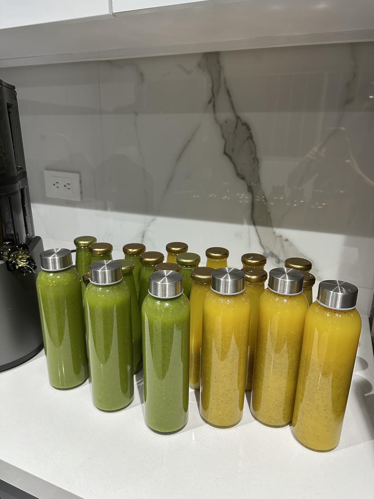 Cold Press Juicer - Hands Free Vegetable and Fruit Masticating Juicer Machine with 68-oz. capacity, Extra Large Hopper for No-Prep and Whole Recipe Batch Juicing, Easy Clean, 150-Watts, White customer photo 1