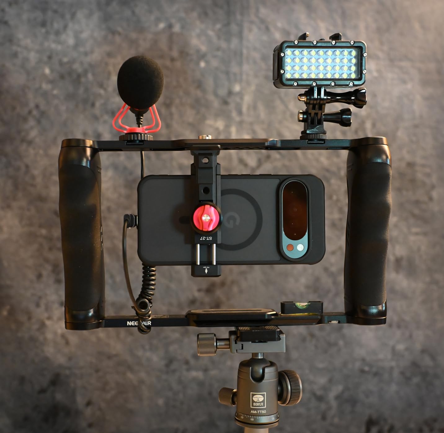 NEEWER Video Camera Cage Rig with Arca Type Base/Dual Grips/Expansion Holes/15mm Rods, Universal Stabilizer Compatible with Sony Canon Nikon DSLR/DSLM, Compatible with SmallRig Accessories - CA016 customer photo 1