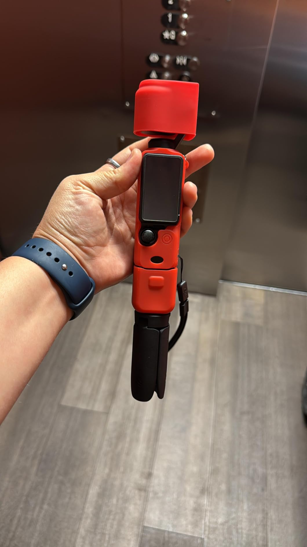 DJI Osmo Pocket 3 Creator Combo, 1'' CMOS, 4K Resolution/120fps Vlog Camera, 3-Axis Stabilization, Face/Object Tracking, Mic Included for Clear Sound, Digital Camera for YouTube | 1 Stacked CMOS, 2 Rotatable OLED, Creator Combo with DJI Mic 2, Wide-Angle Lens customer photo 1