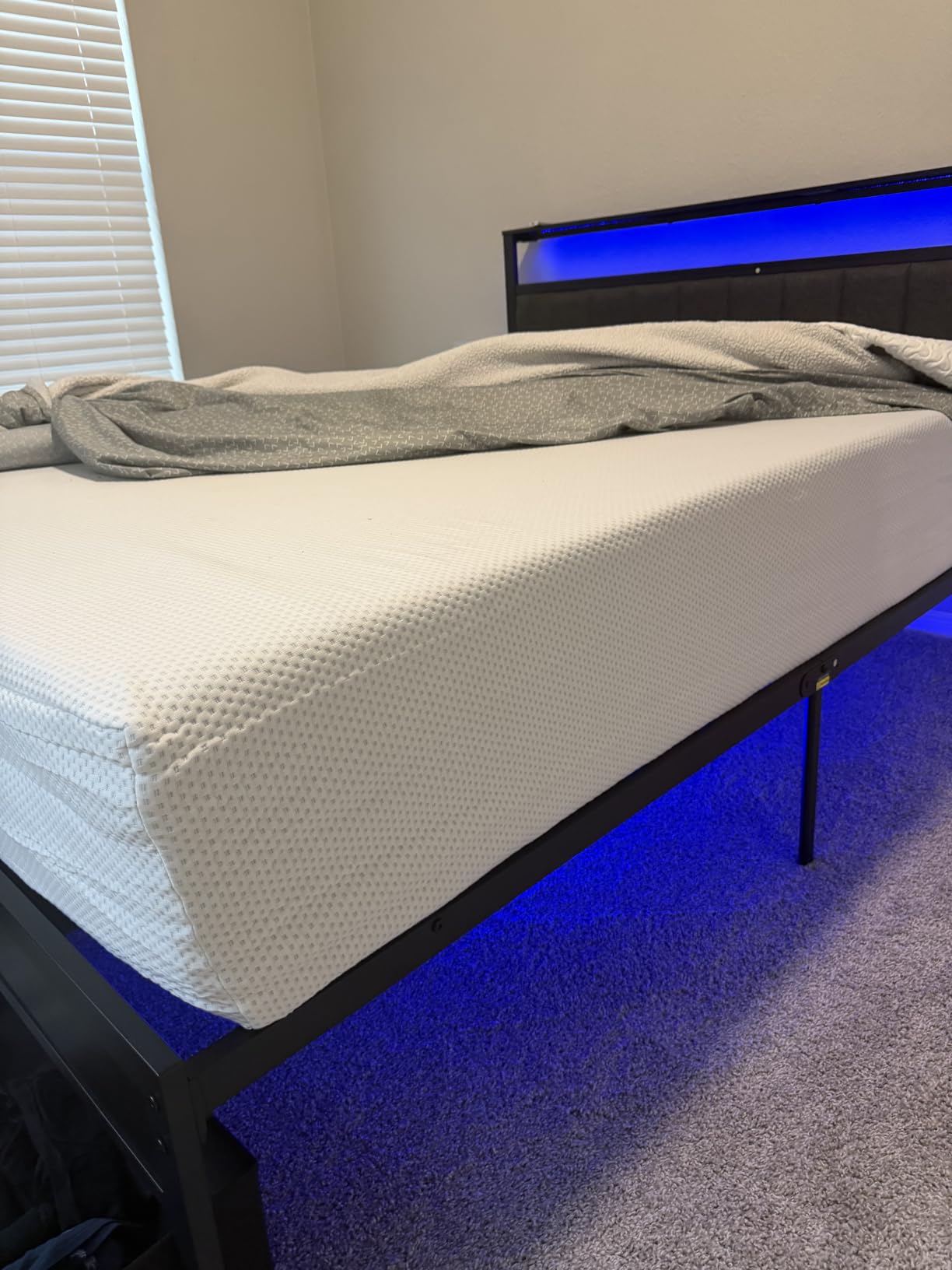 Zinus 12 Inch Green Tea Cooling Memory Foam Mattress [New Version], King, Fiberglass Free, Medium Firmness, Cooling Gel Foam, Certified Safe Foams & Fabric, Mattress in A Box customer photo 1