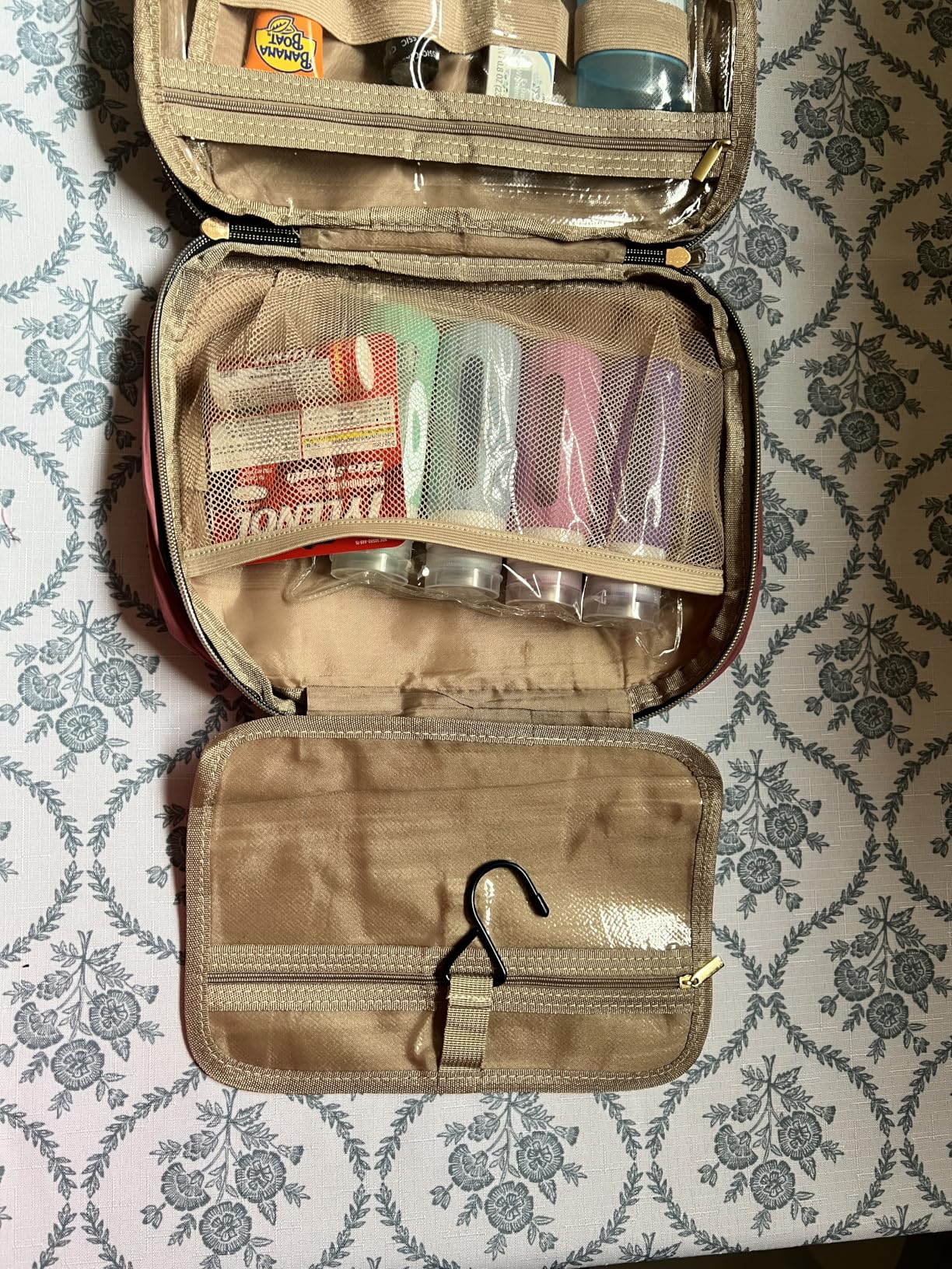 HOTOR Travel Toiletry Bag - Hanging Toiletry Bag for Women & Men, Makeup Bag/Big Comparment, Waterproof for Travel Accessories, Travel Essentials, Medium, Black customer photo 2