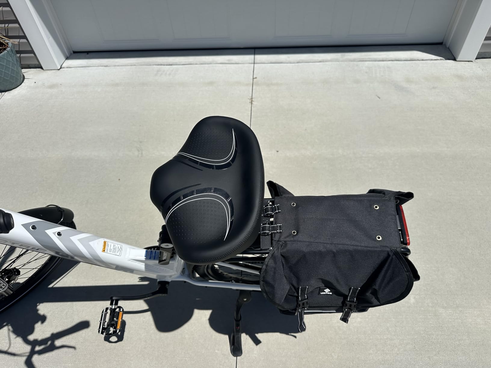 BLUEWIND Noseless Oversized Bike Seat, Wide Bicycle Saddle for Electric, Exercise or Road Bikes customer photo 2