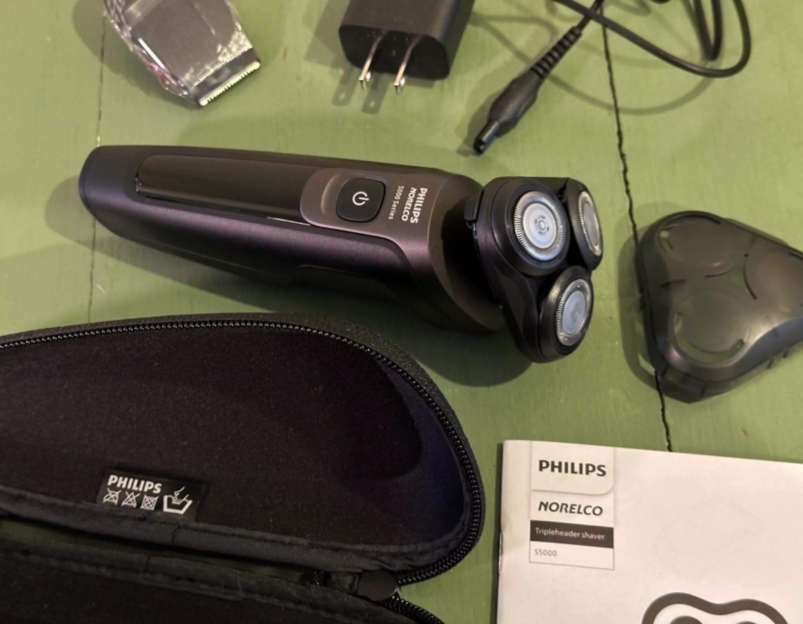 Philips Electric Shavers for Men, Rechargeable AquaTouch Mens Electric Shaver Wet and Dry with Comfort Cut Blades and Click-on Precision Trimmer, Cordless Electric Razors with 5D Flex Head customer photo 1