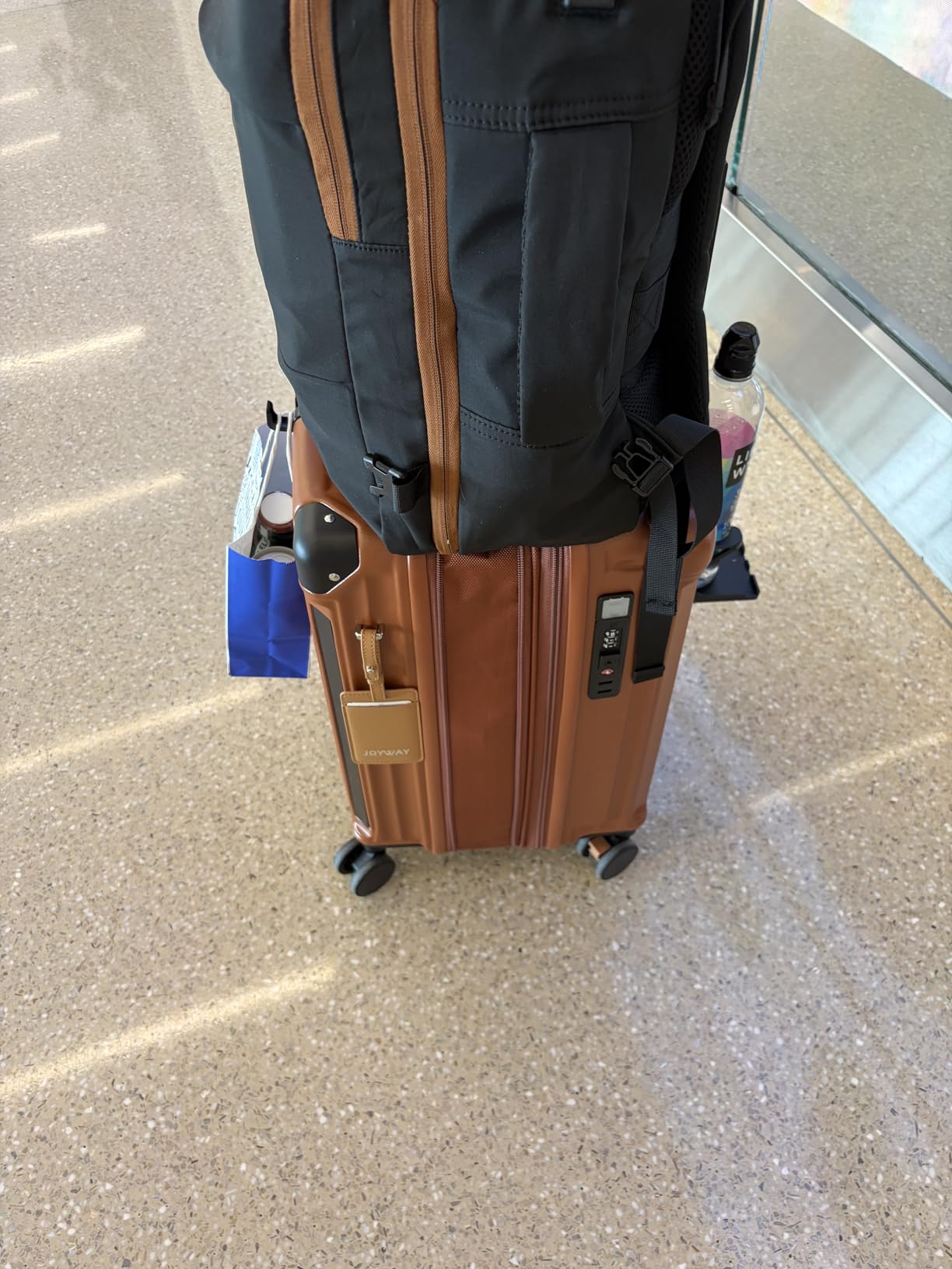 Joyway Carry On Luggage, Expandable Suitcase with Smart Cup Holder and USB Port, 20 IN Hardside Checked with TSA Lock Spinner Double Wheels, Black customer photo 2
