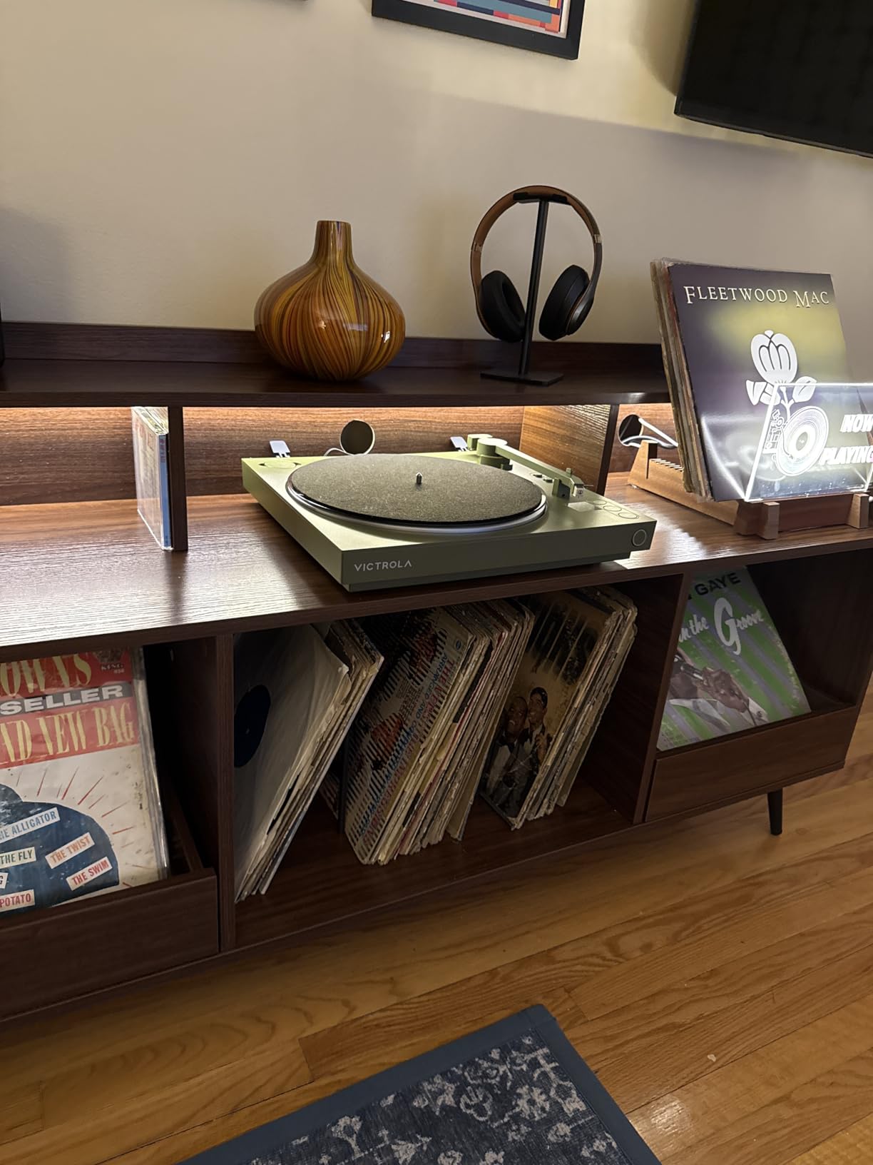 Victrola Automatic - Wireless Bluetooth Turntable - Black customer photo 2