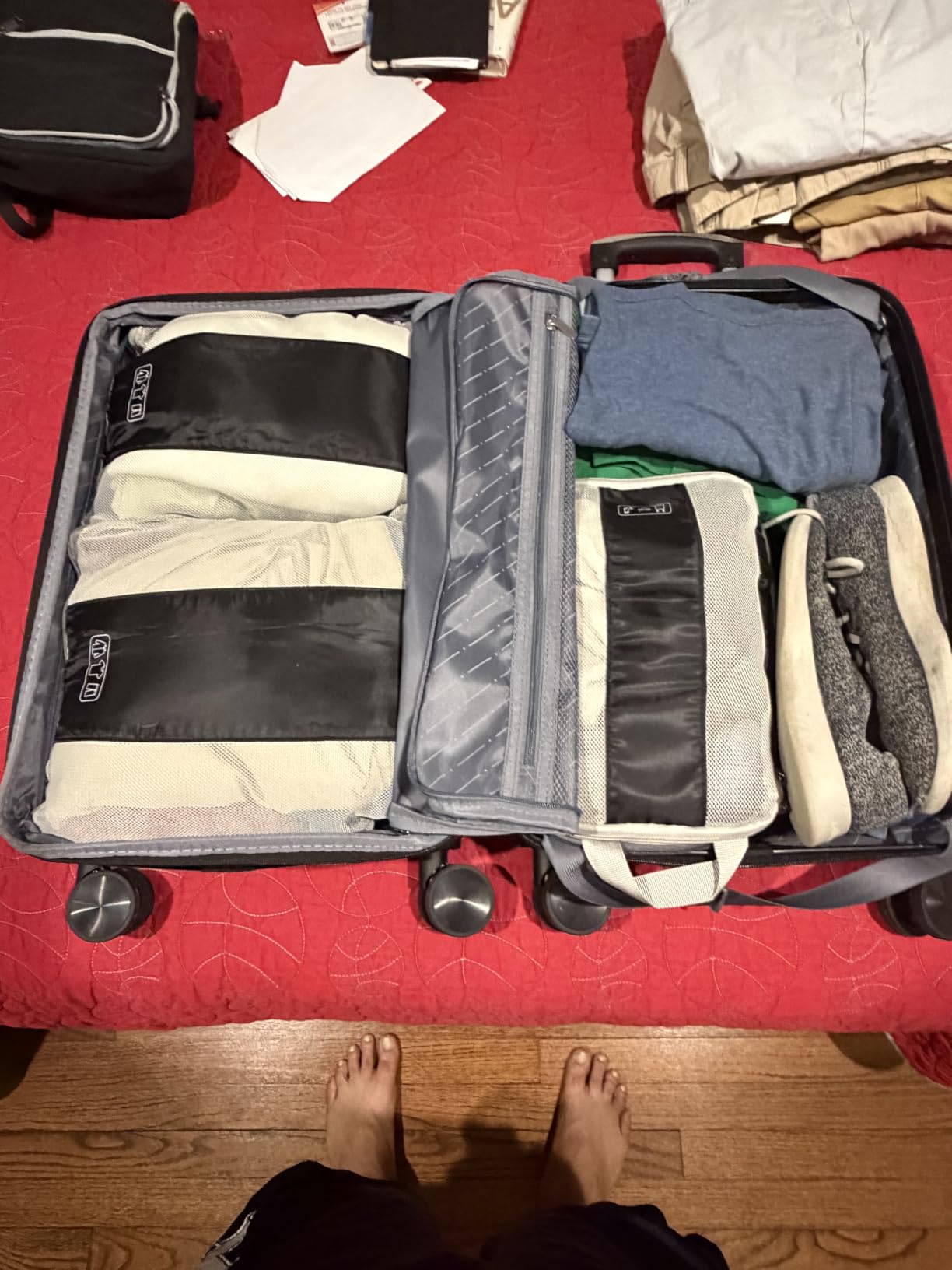 OlarHike 10 Set Compression Packing Cubes for Travel Essentials,Compressible Expandable Space Saver Bags for Organizing Clothes,Luggage Suitcase Garment Bags with Over 1000 Mesh Holes(Black) customer photo 1