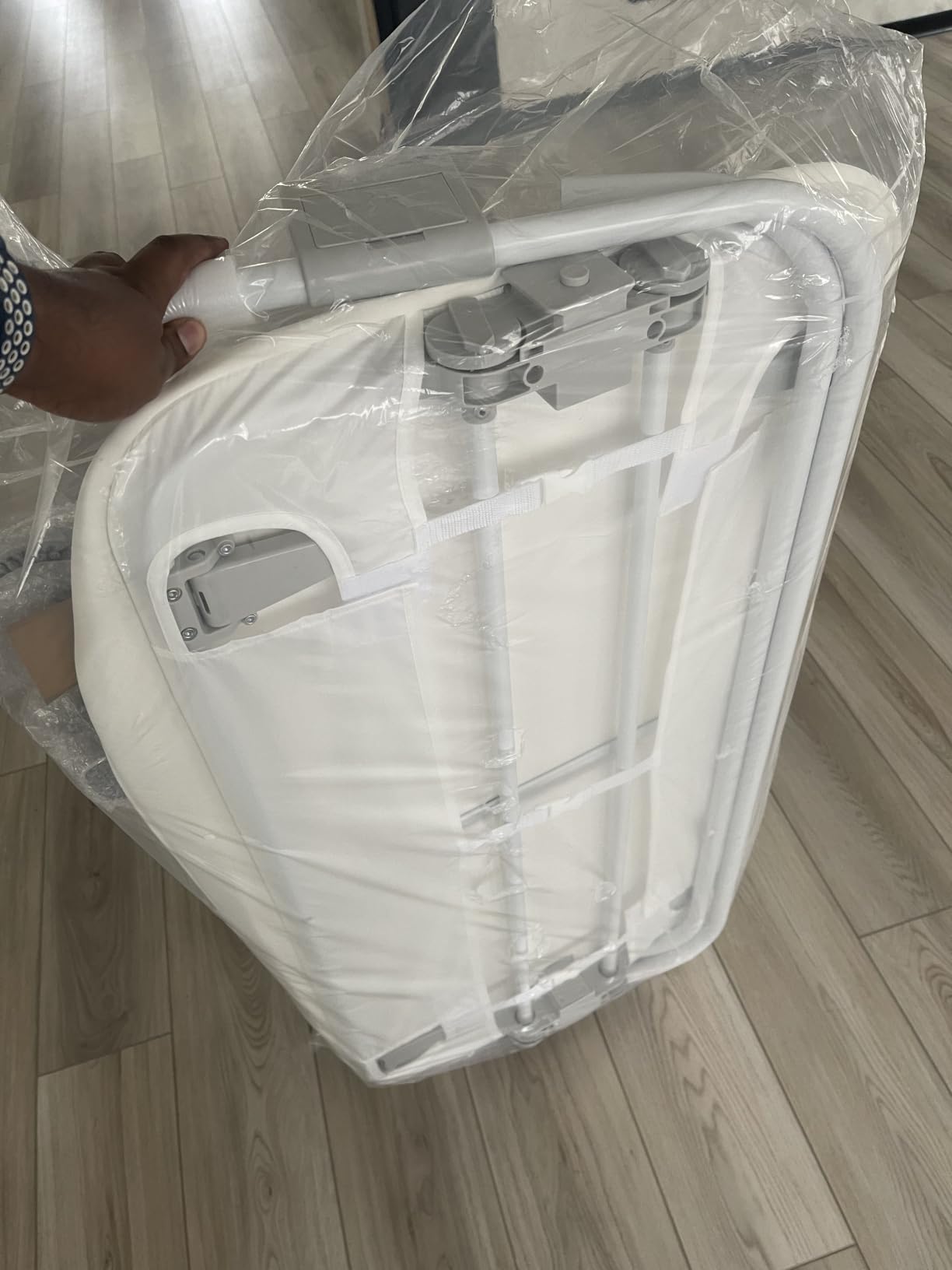 Maydolly Baby Bassinet, Smart Crib, Automatic Cry Detection and Response, Rocking Bassinet for Baby, 7 Height Adjustable with Mattress for Newborns (White) | Cry Detection customer photo 2