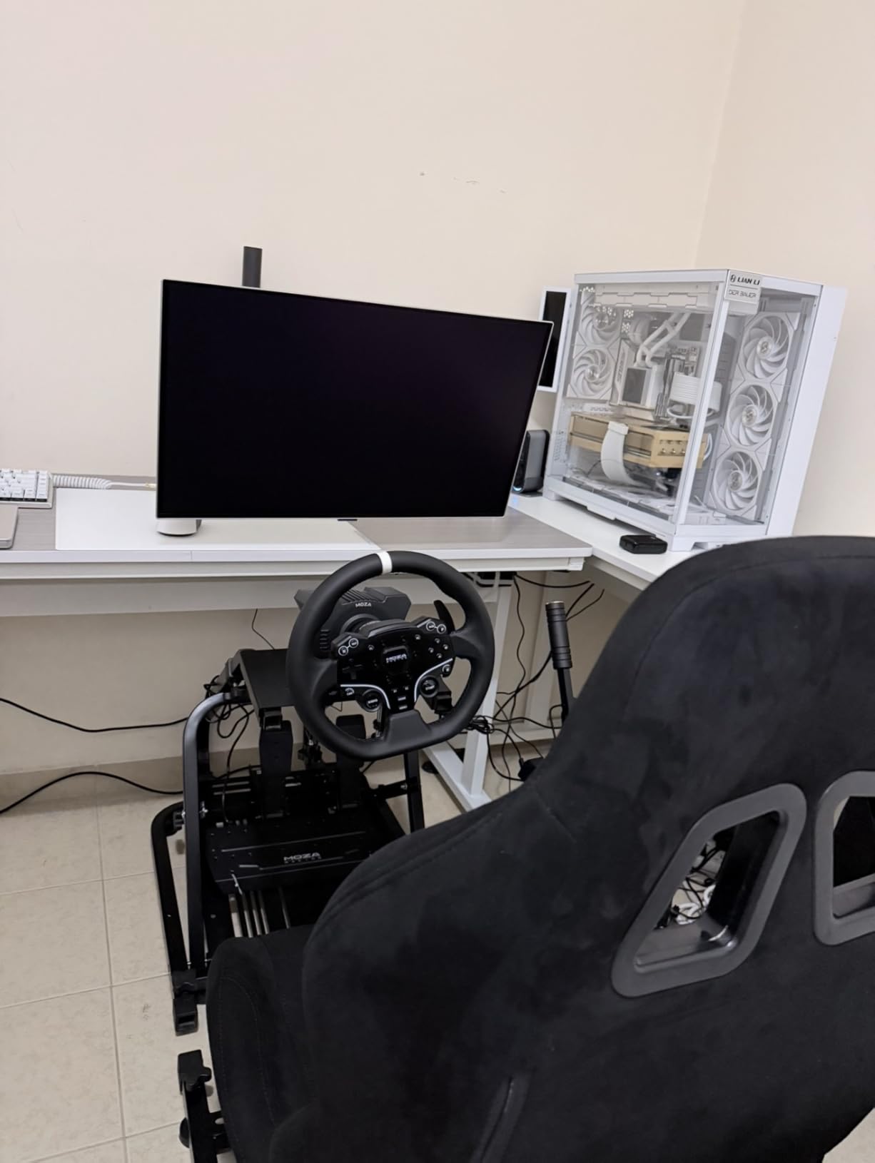 MOZA R5 Bundle Kit Racing Simulator 5.5Nm Direct Drive Wheelbase, Unbeatable Rigid & Durable 11-Inch ES Racing Wheel SR-P Lite Dual Pedal and Desk Clamp All-in-One customer photo 1