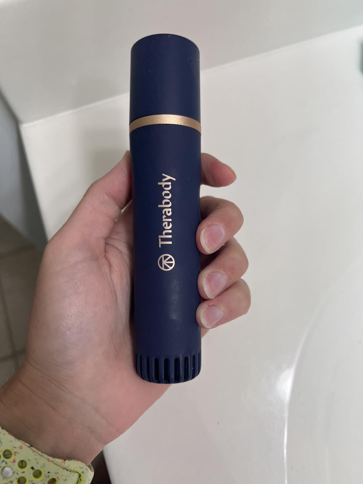 Therabody TheraFace Depuffing Wand - Cold and Heat Skincare Treatment to Depuff and Glow; Beauty Wand, Face Roller and Eye Massager for Eye Puffiness, Dark Circles and Skin Radiance (White) customer photo 2